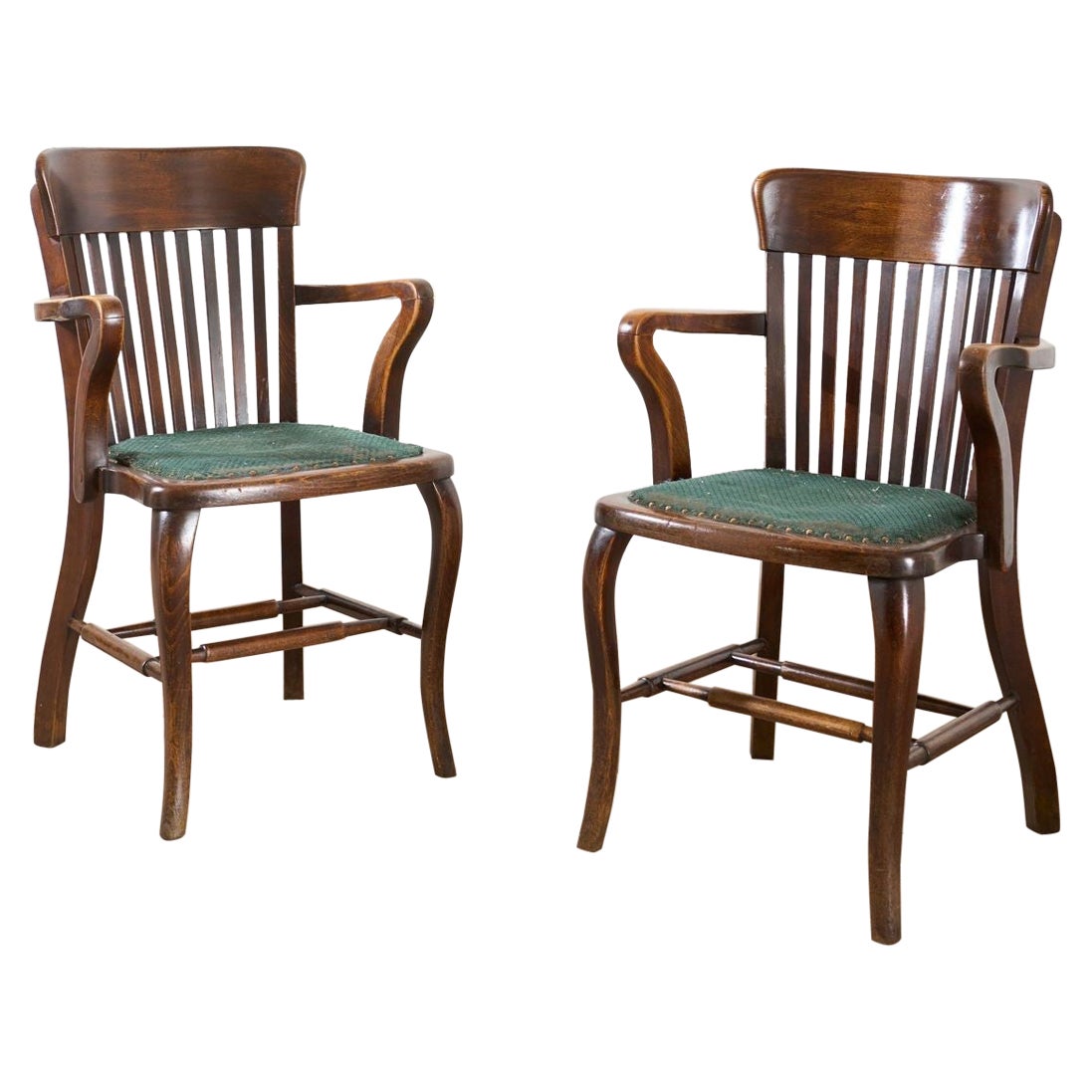 Pair of c.1920 oak desk chairs en venta