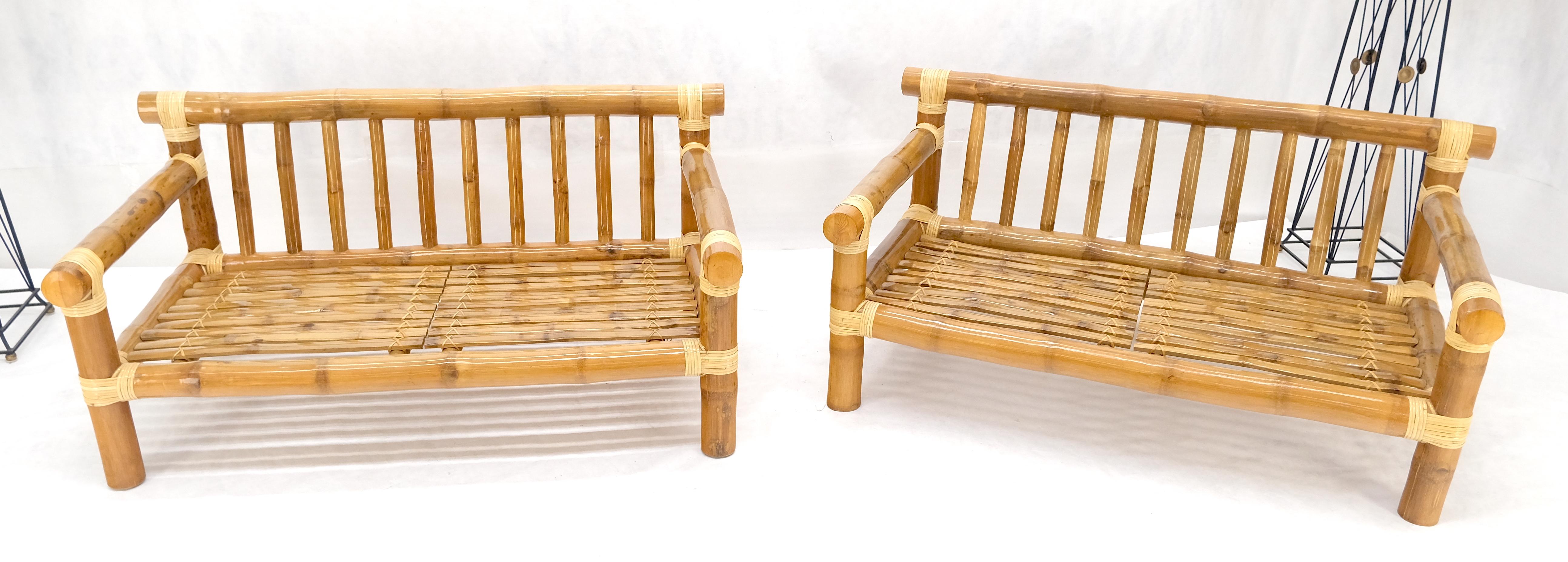 Paar c1970s Vintage Massive dicke Bambus Basen Loveseats MINT (Moderne der Mitte des Jahrhunderts) im Angebot
