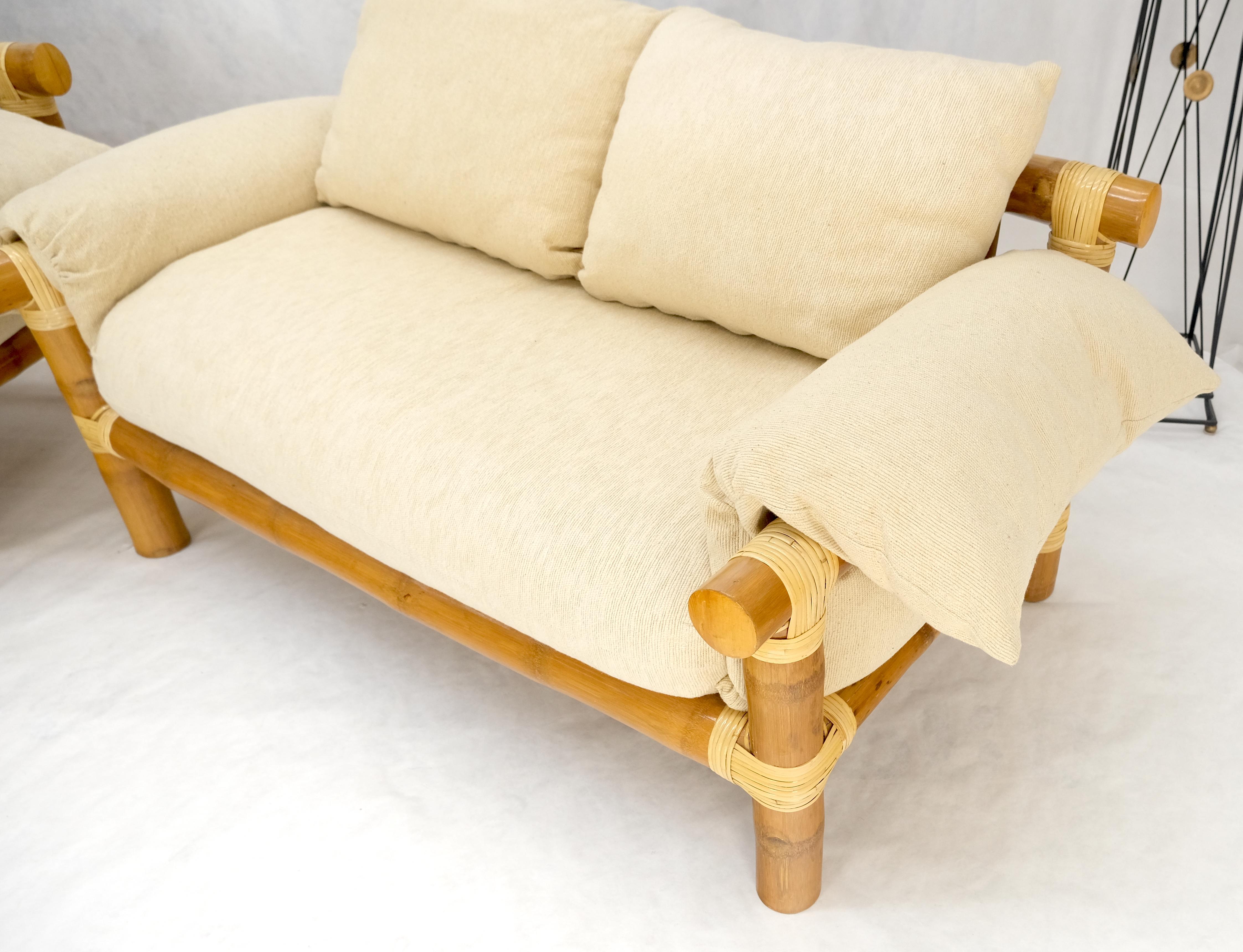 Paar c1970s Vintage Massive dicke Bambus Basen Loveseats MINT (amerikanisch) im Angebot