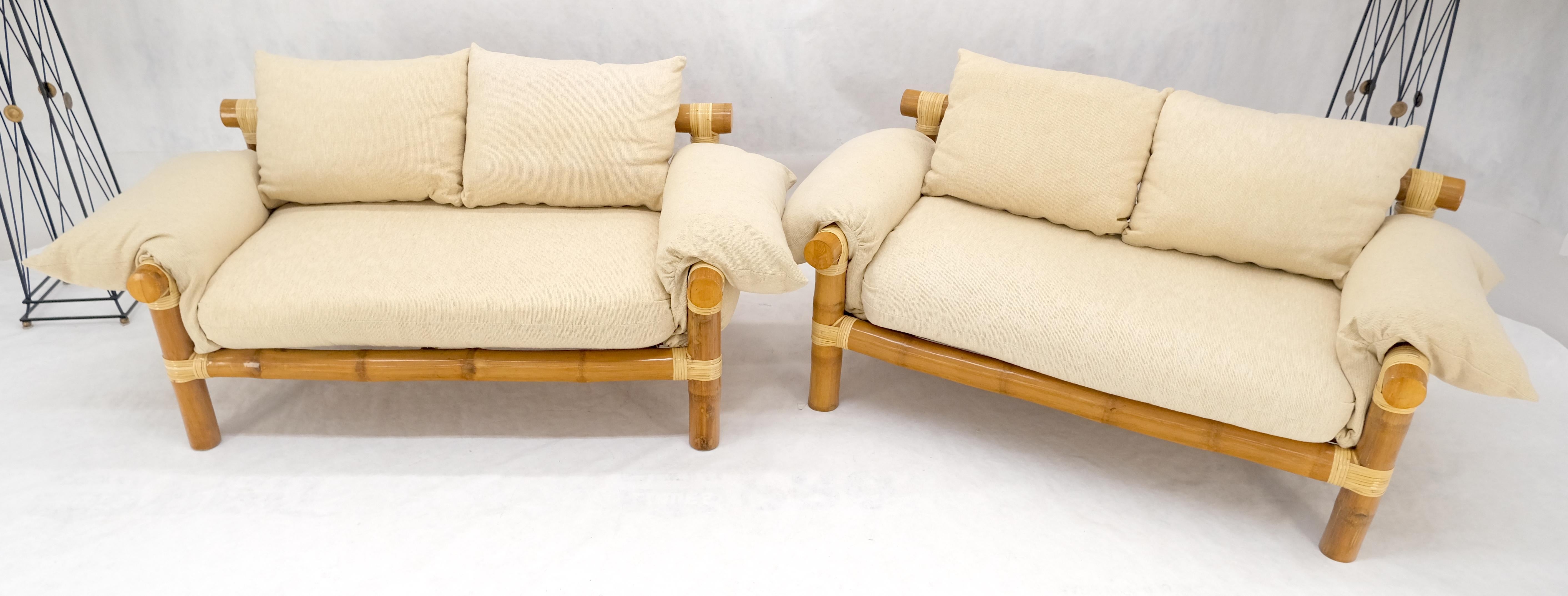 Paar c1970s Vintage Massive dicke Bambus Basen Loveseats MINT im Zustand „Gut“ im Angebot in Rockaway, NJ