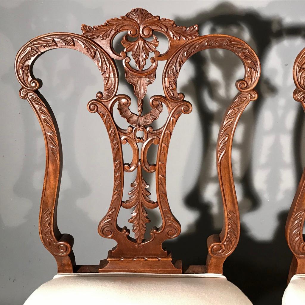 Pair of 19th Century Carved Side or Hall Chairs in Walnut with Linen Upholstery In Good Condition In Uppingham, Rutland