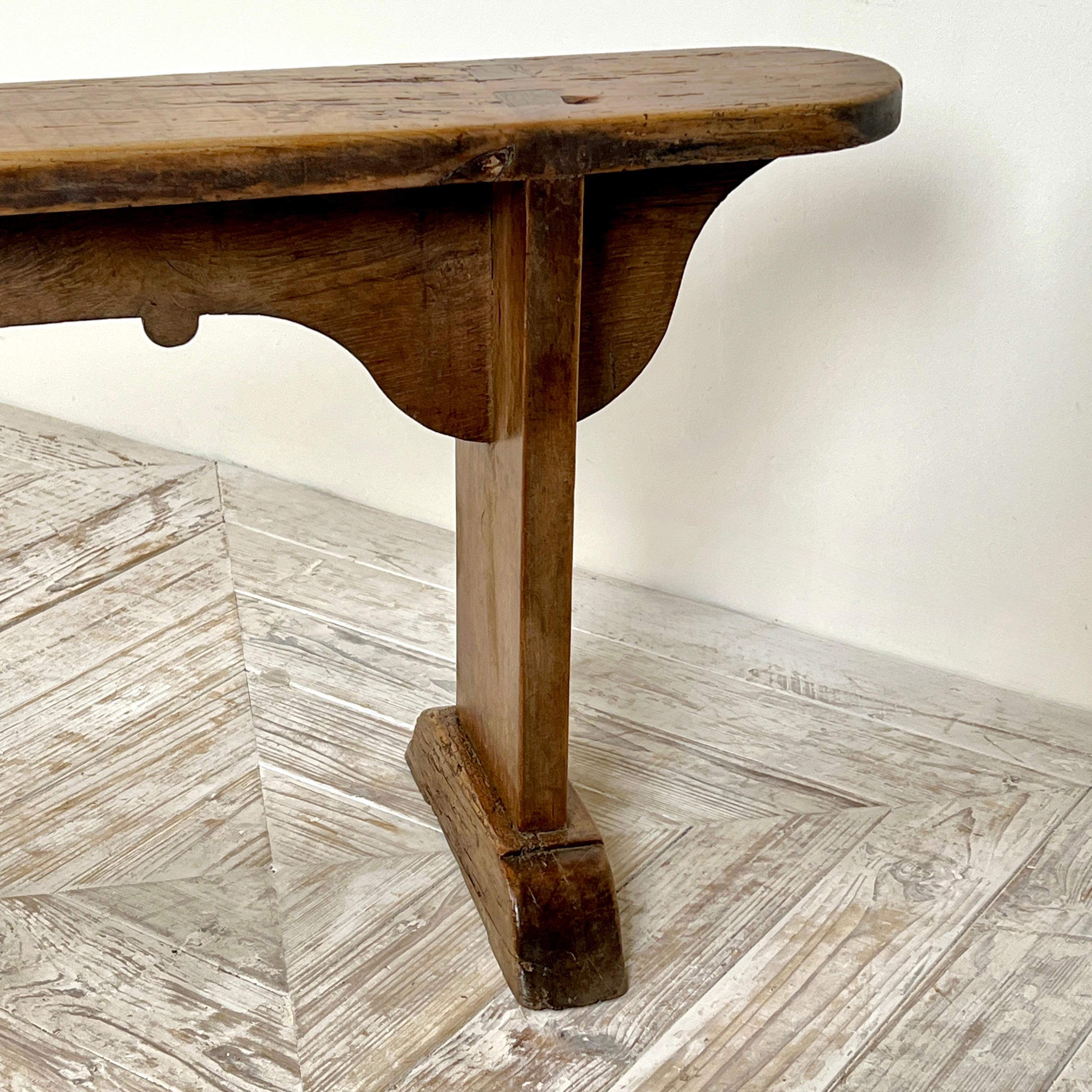 Pair Of C19th French Fruitwood Benches im Zustand „Gut“ im Angebot in London, GB