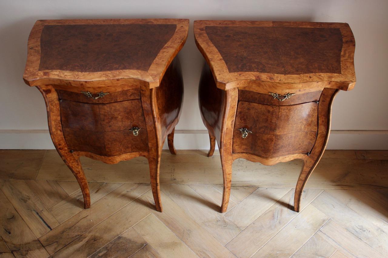 Walnut Pair of 19th Century Italian Bedside Tables or Commodes For Sale