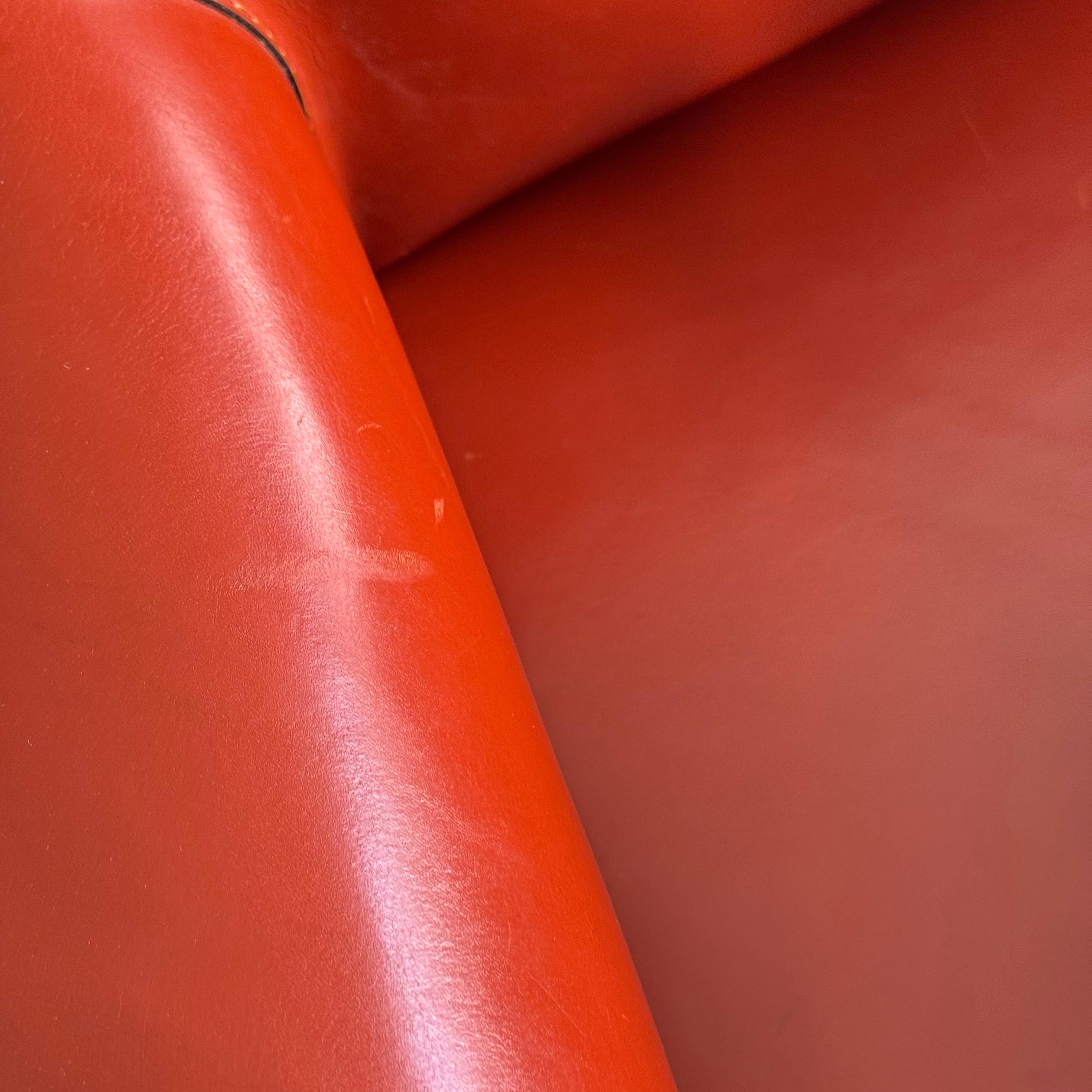 Ein Paar CAB 413 Sessel von Mario Bellini für Cassina in original bulgarischem Rot im Angebot 2