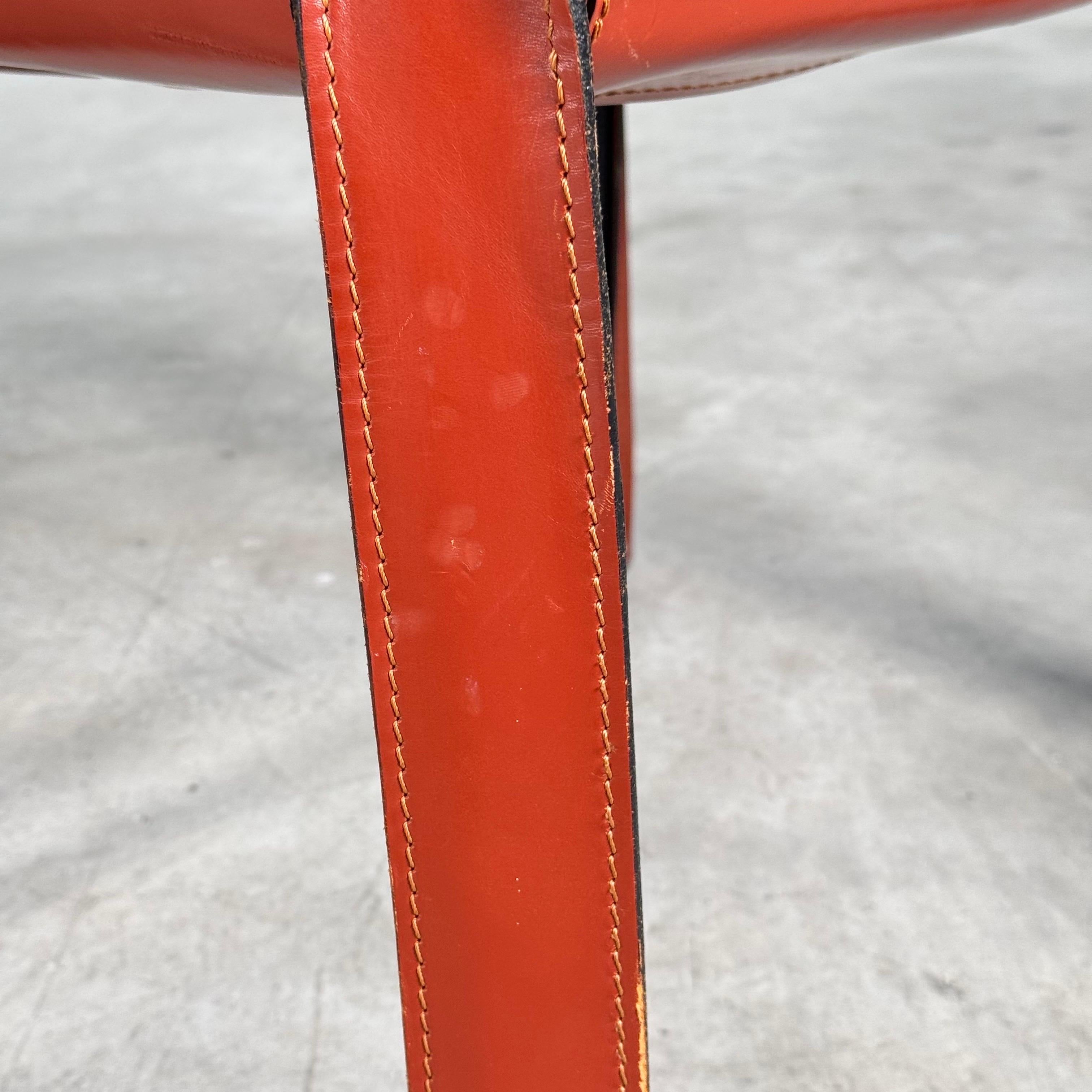 Ein Paar CAB 413 Sessel von Mario Bellini für Cassina in original bulgarischem Rot im Angebot 3