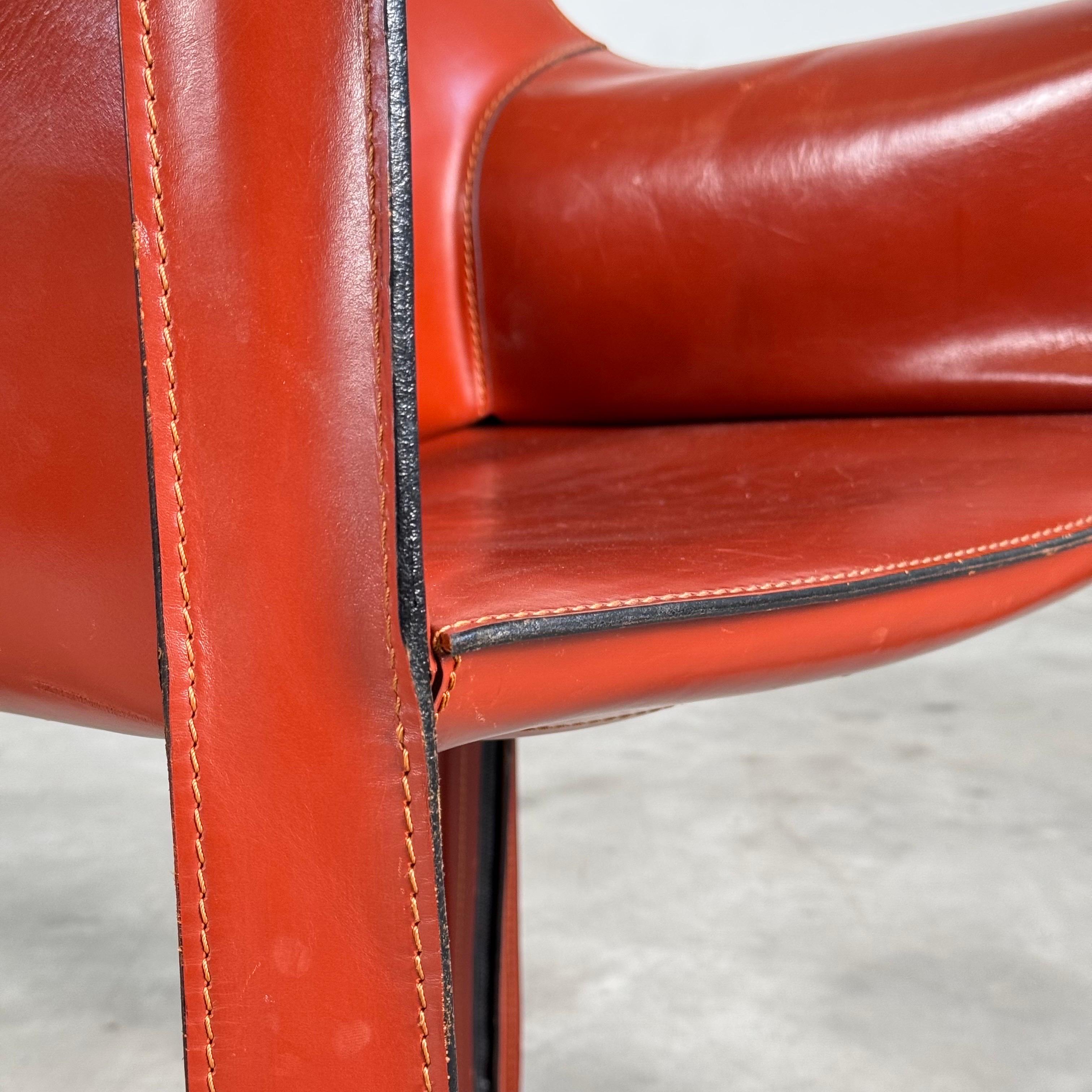 Ein Paar CAB 413 Sessel von Mario Bellini für Cassina in original bulgarischem Rot im Angebot 4