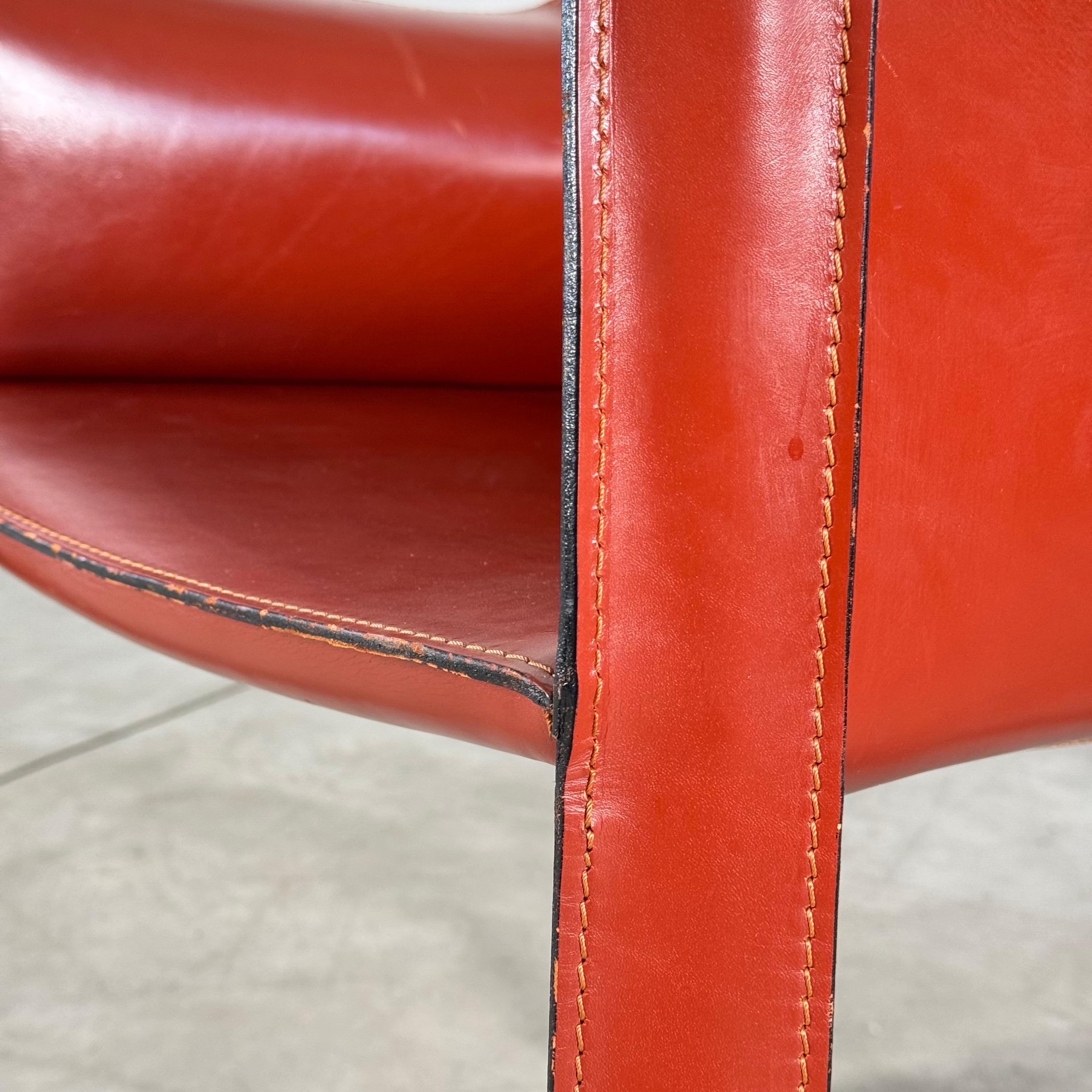 Ein Paar CAB 413 Sessel von Mario Bellini für Cassina in original bulgarischem Rot im Angebot 5