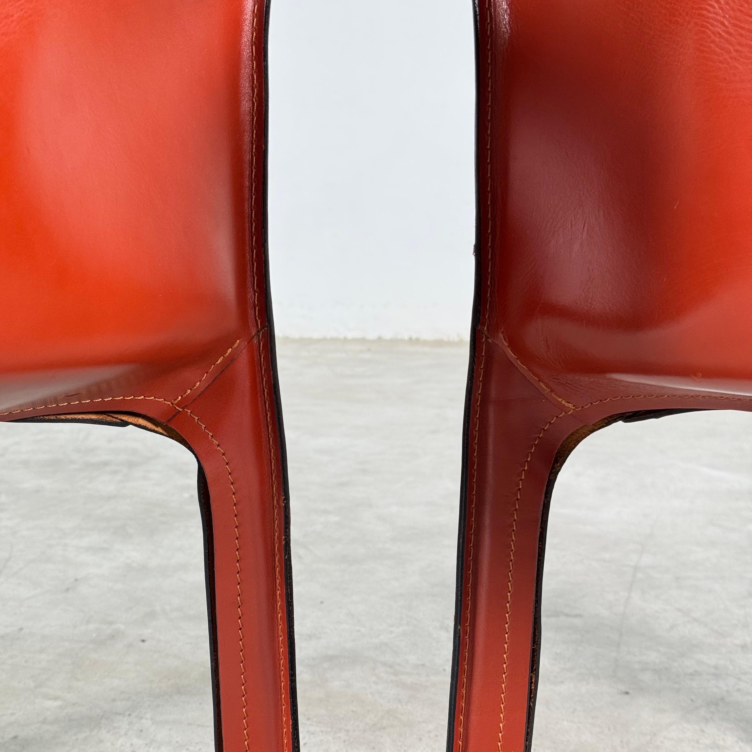 Ein Paar CAB 413 Sessel von Mario Bellini für Cassina in original bulgarischem Rot im Angebot 6