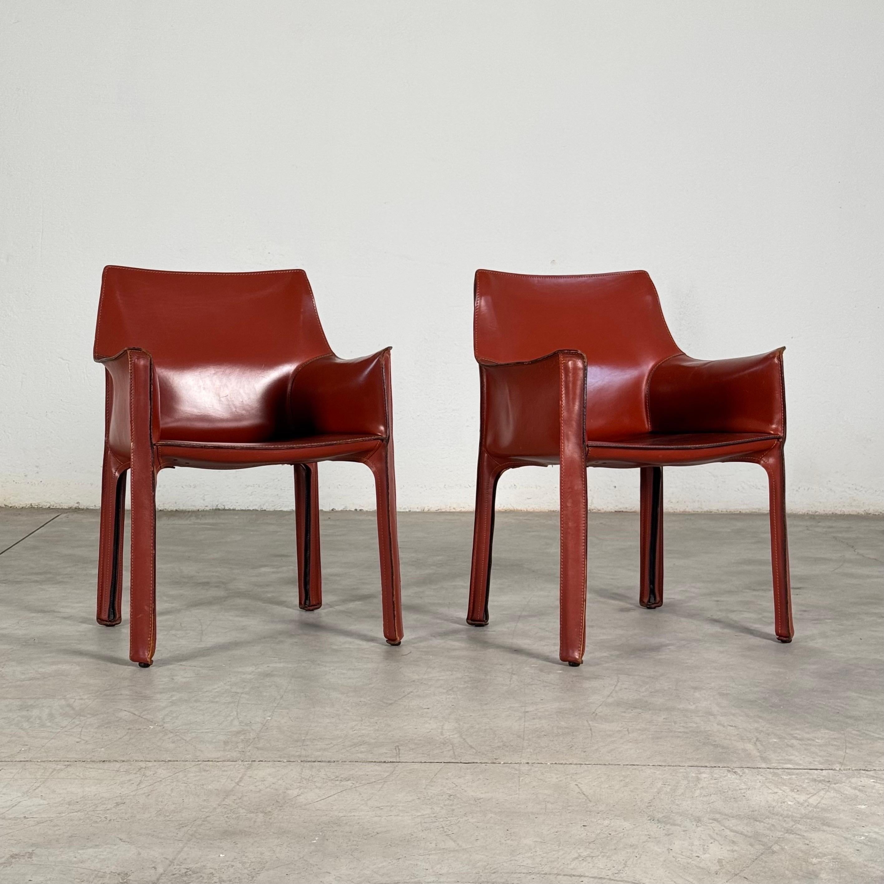 Ein Paar CAB 413 Sessel von Mario Bellini für Cassina in original bulgarischem Rot (Italienisch) im Angebot