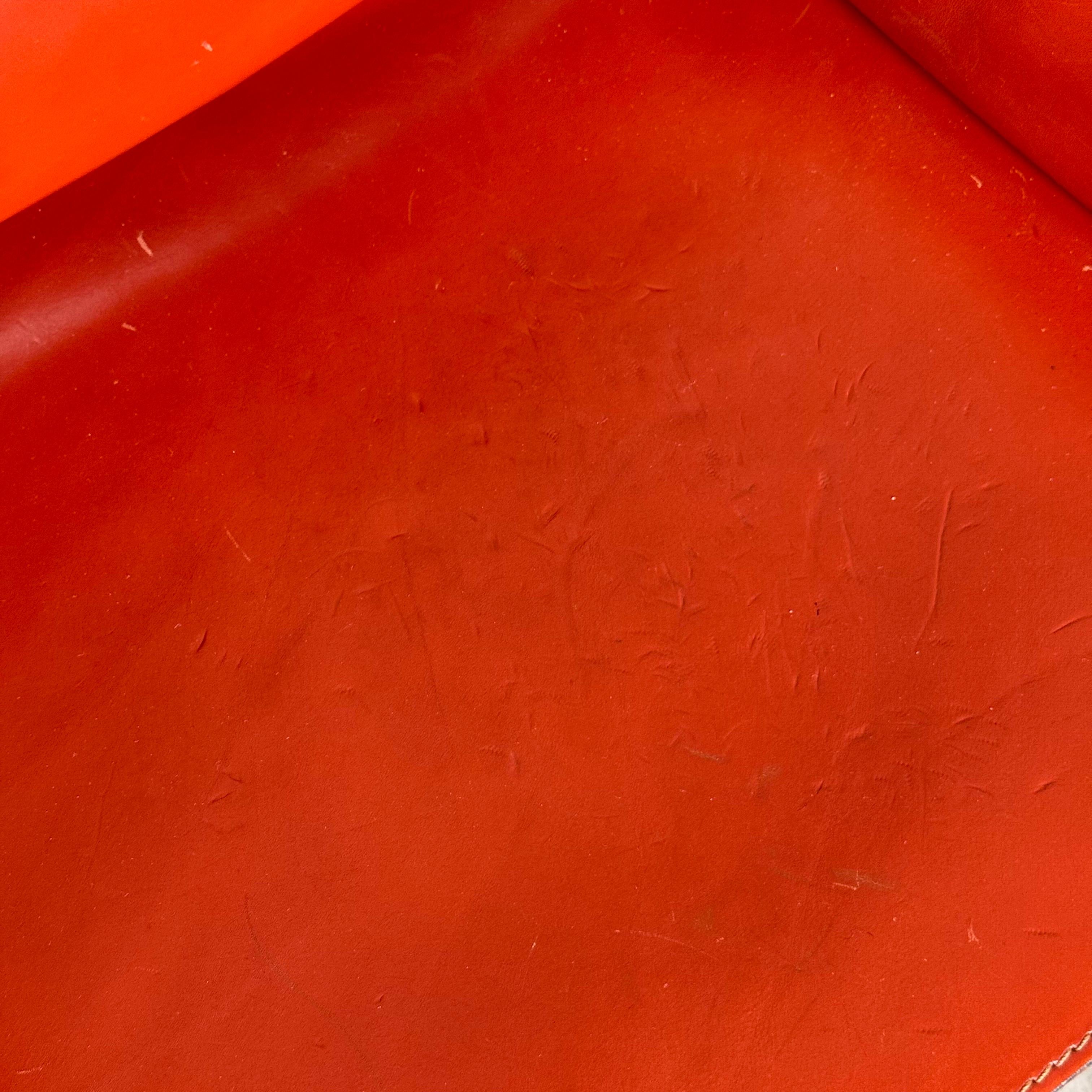 Ein Paar CAB 413 Sessel von Mario Bellini für Cassina in original bulgarischem Rot im Angebot 1