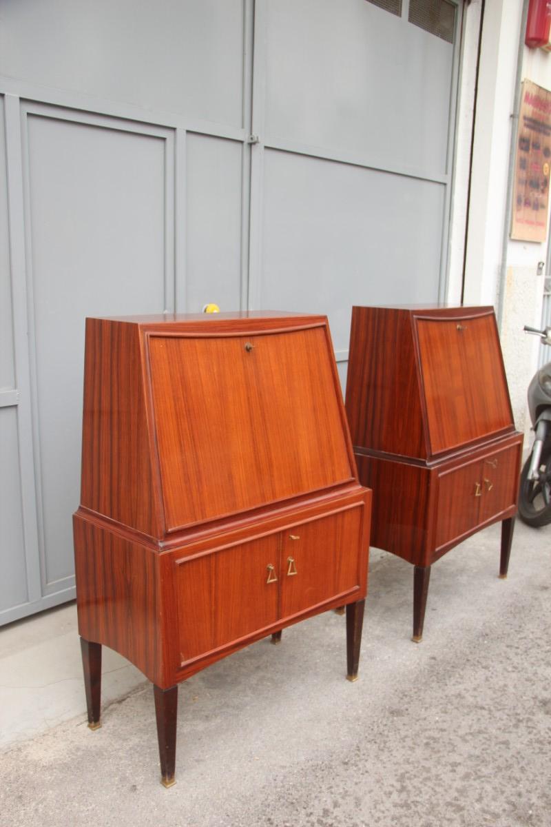 Pair of cabinet Paolo Buffa design Mid-Century Modern bar furniture, mahogany and brass.

It has a large flap door that hides an elegant mirrored bar with glass shelf, noteworthy carvings and rosewood, valuable furniture for unique and elegant homes.