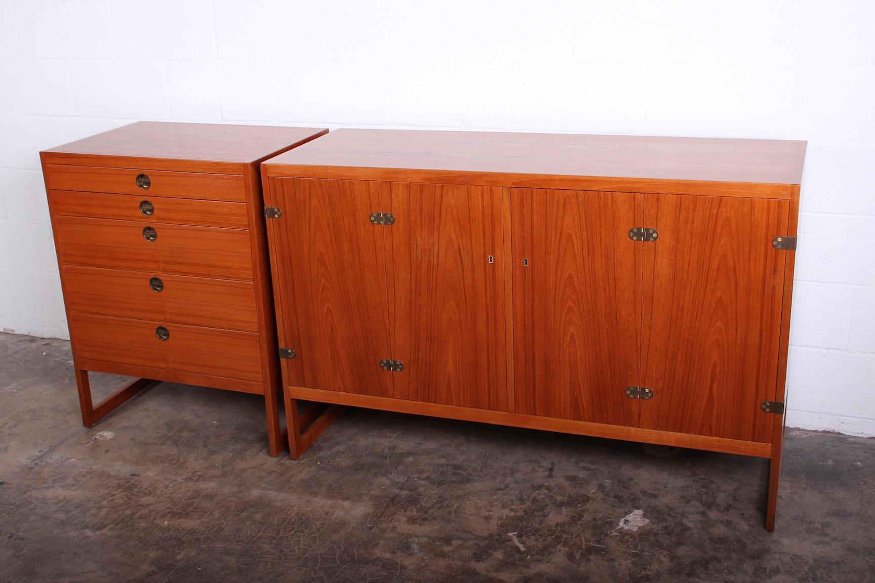 A pair of teak cabinets designed by Børge Mogensen 1957, manufactured by cabinetmaker P. Lauritsen & Son.

Large cabinet: 54.25