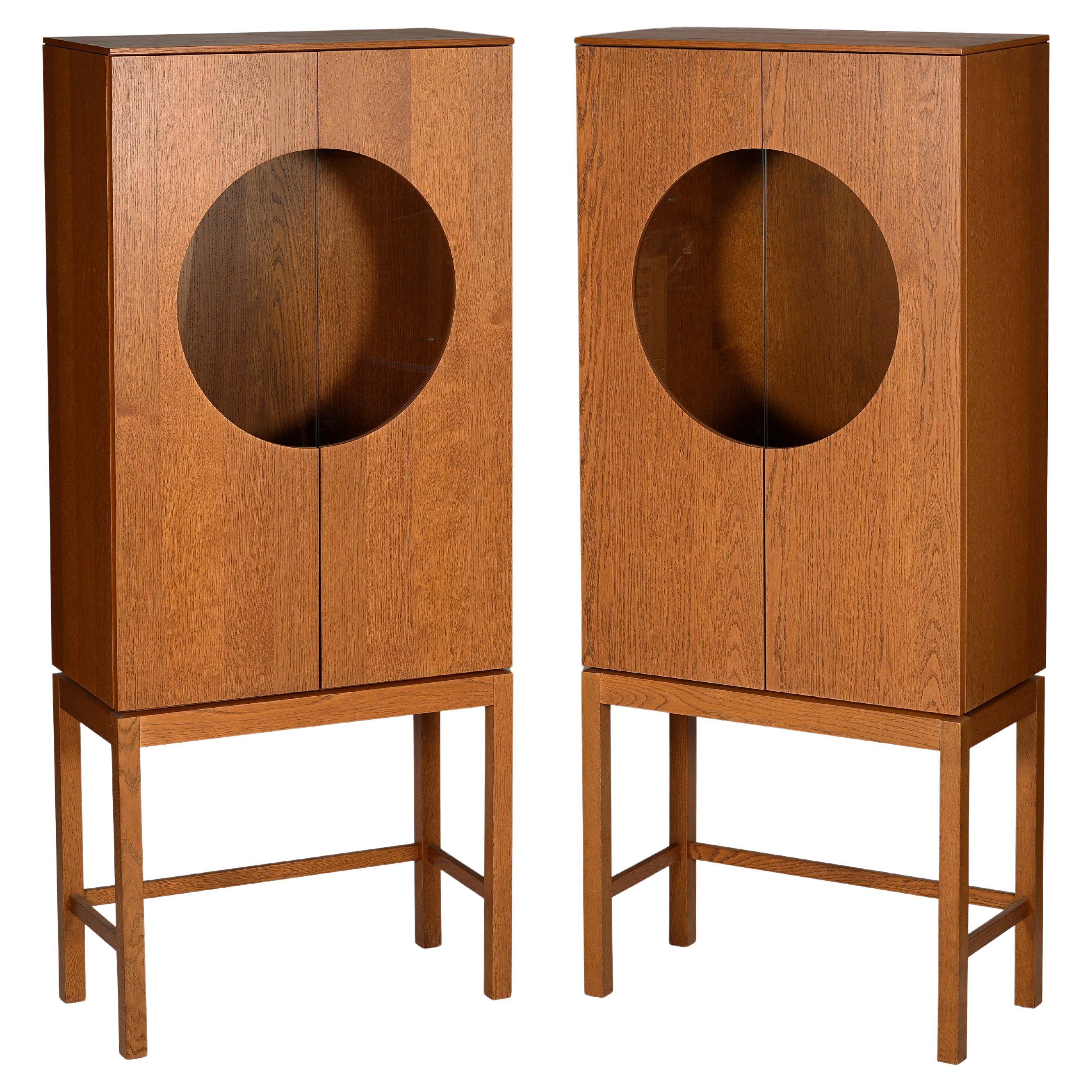 Pareja de armarios diseñados por Tomas Jelinek para IKEA, modelo "Estocolmo", 2008