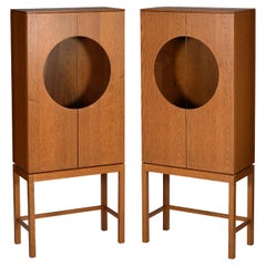 Pareja de armarios diseñados por Tomas Jelinek para IKEA, modelo "Estocolmo", 2008