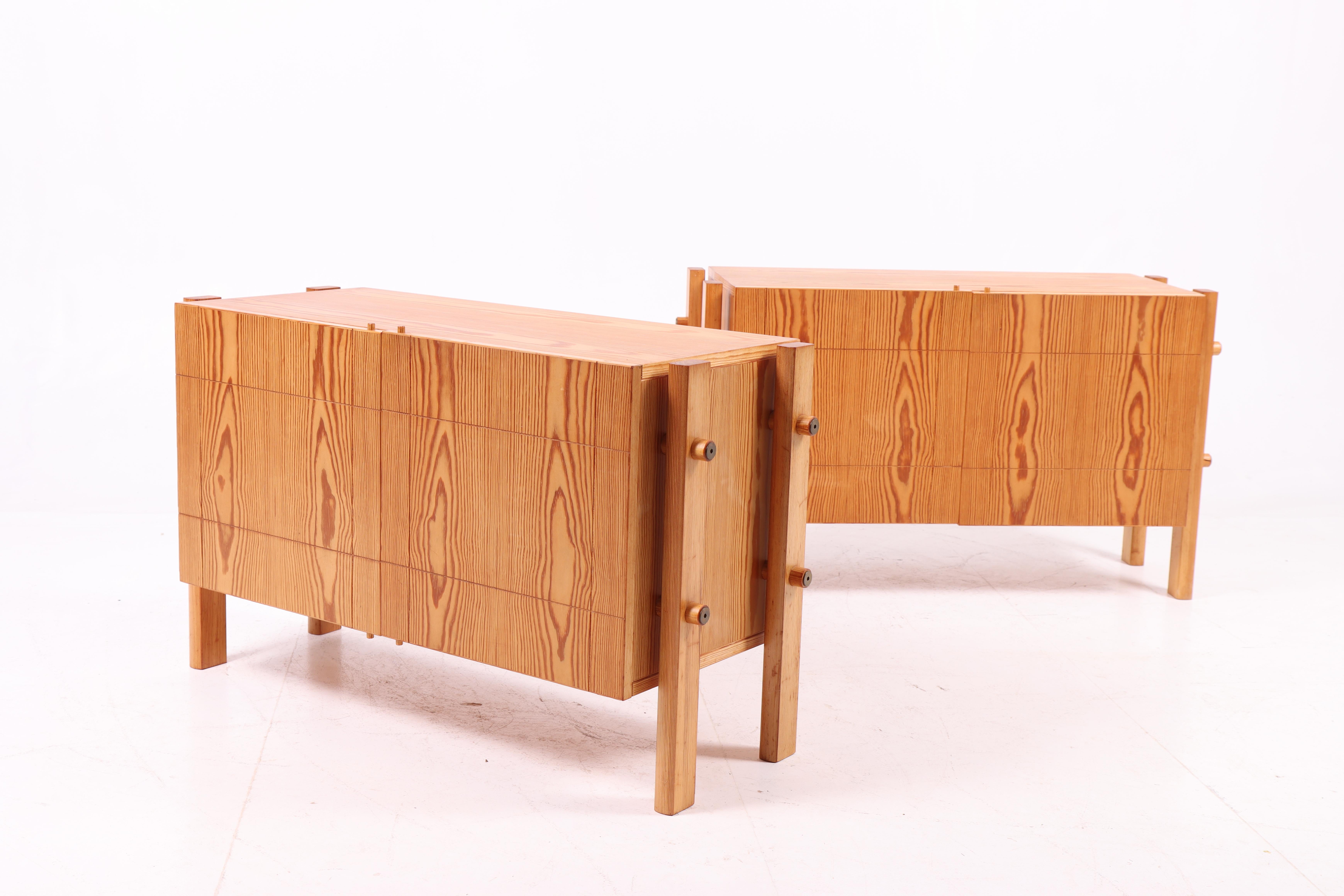 Pair of Cabinets in Pine By Hundevad, Made in Denmark, 1960s (Kiefernholz) im Angebot