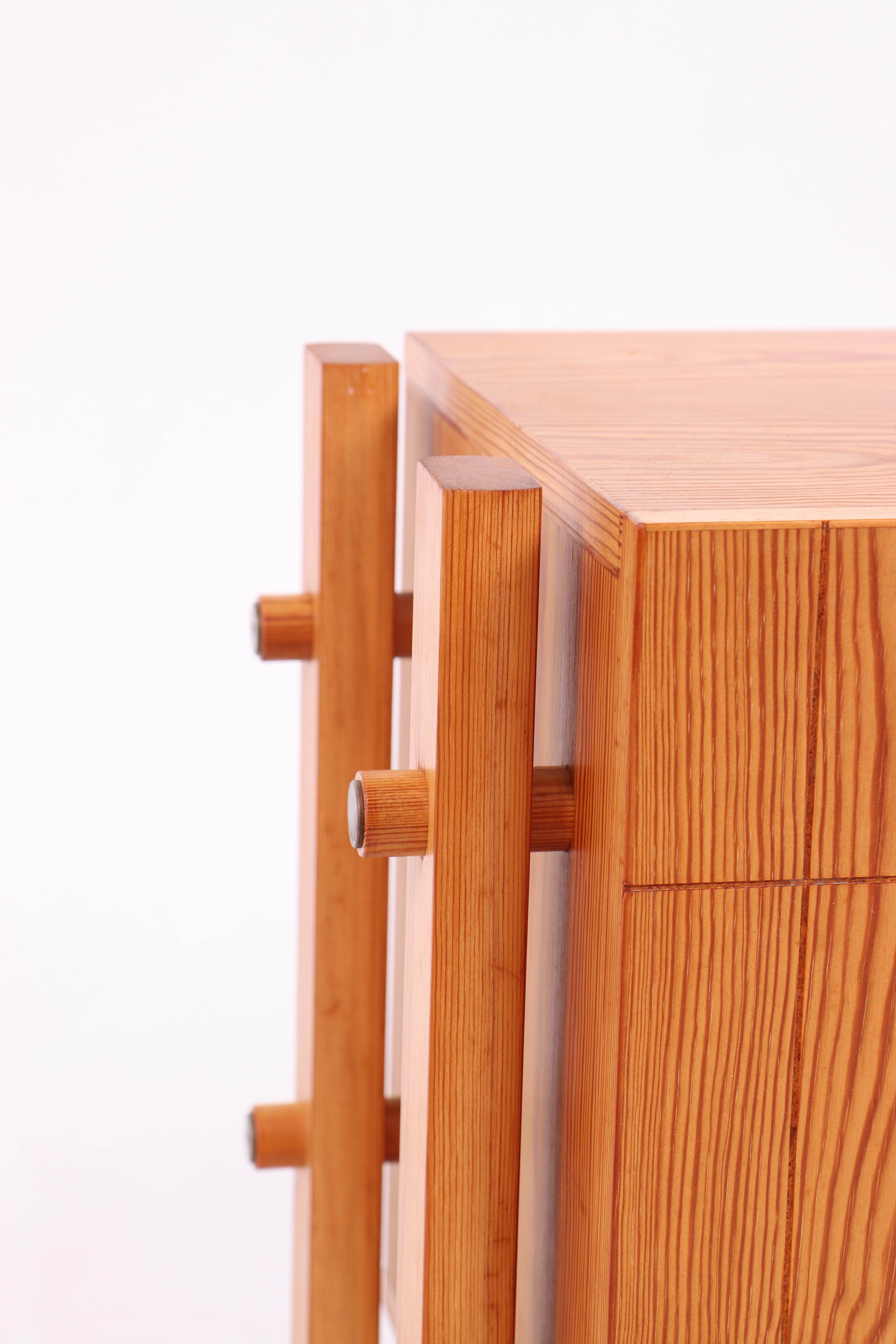 Pair of Cabinets in Pine By Hundevad, Made in Denmark, 1960s im Angebot 1