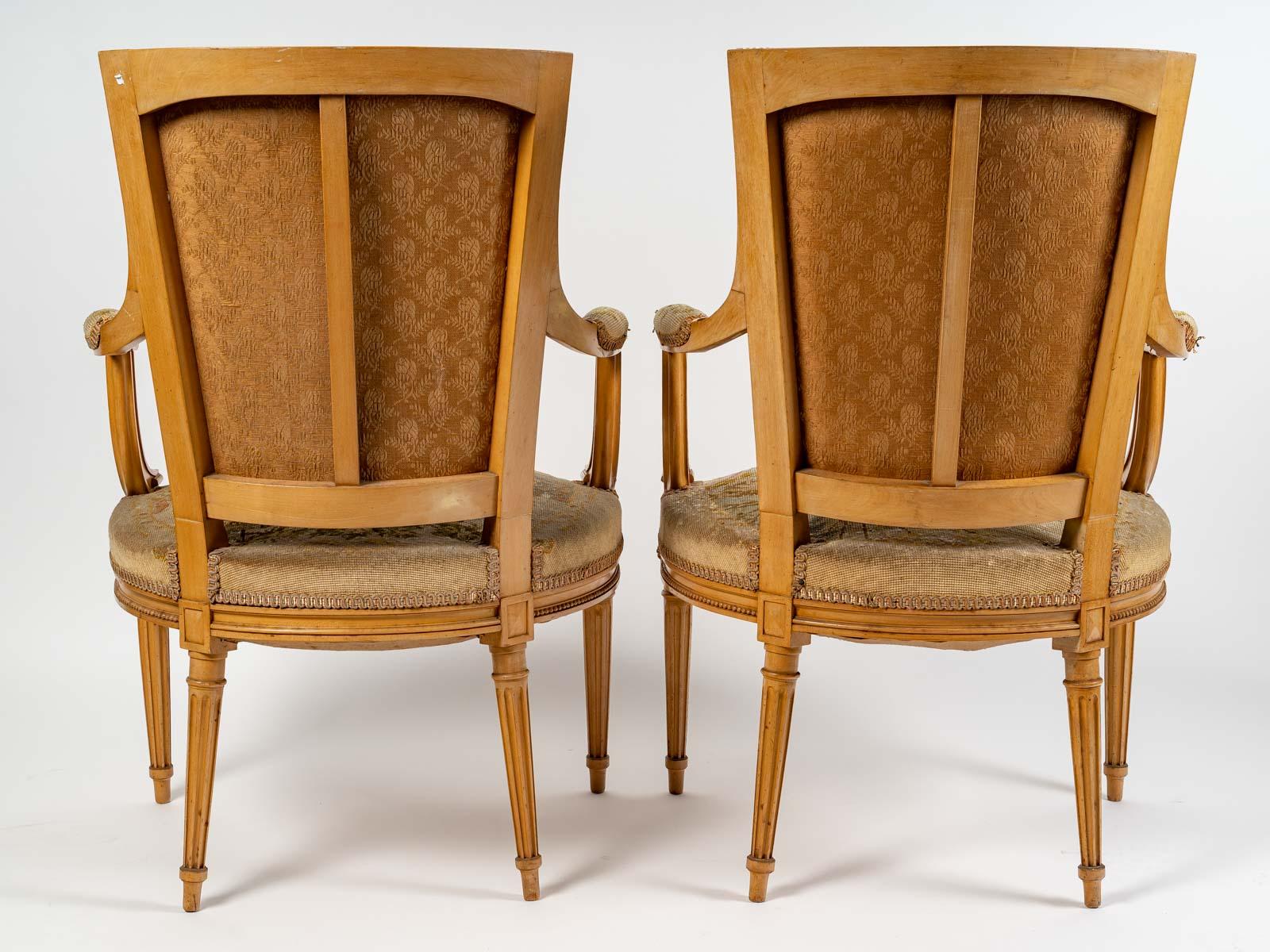 Pair of cabriolet armchairs in the Louis XVI style in sycamore wood, handmade tapestry with small stitches. 19th century.
Measures: H: 90 cm, W: 60 cm, D: 51 cm.