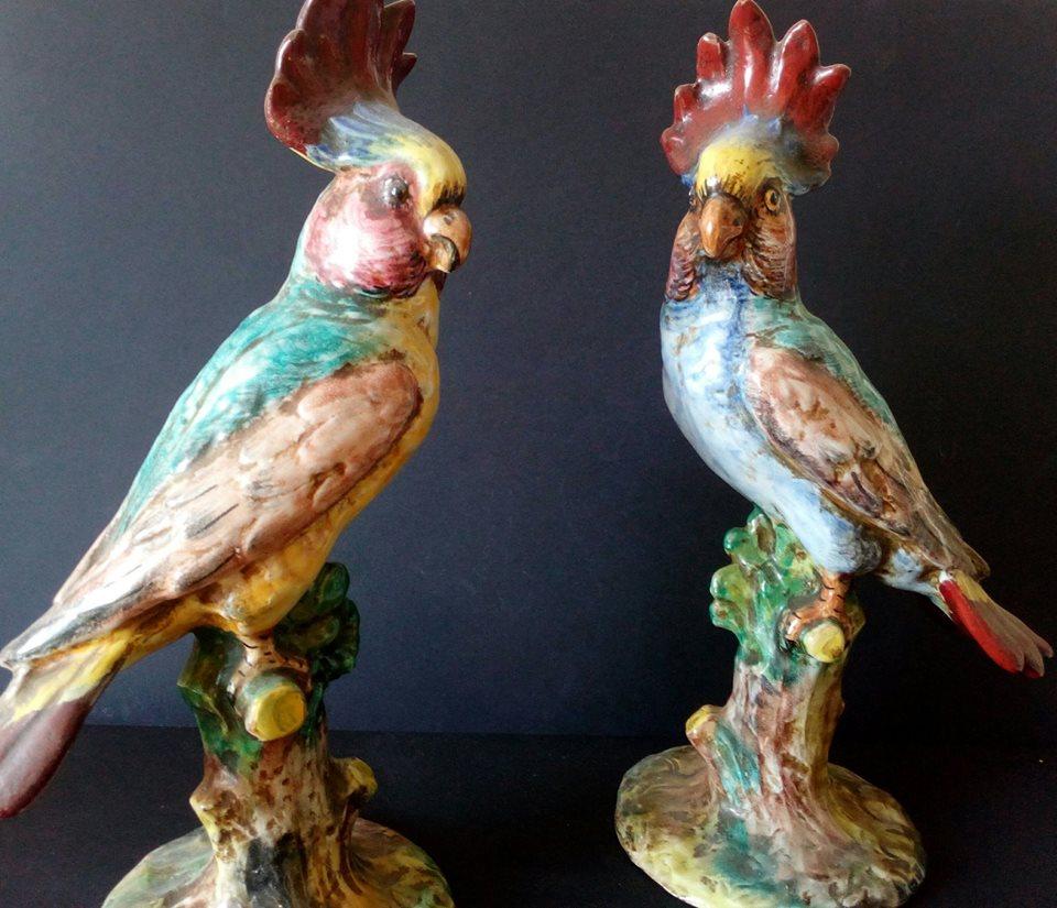 Pair of cacatua porcelain figurine, Italy, 20th century.
Signed R.a.m.a. 35/a and 35/b
Measures: Height 28cm, diameter 14.5.