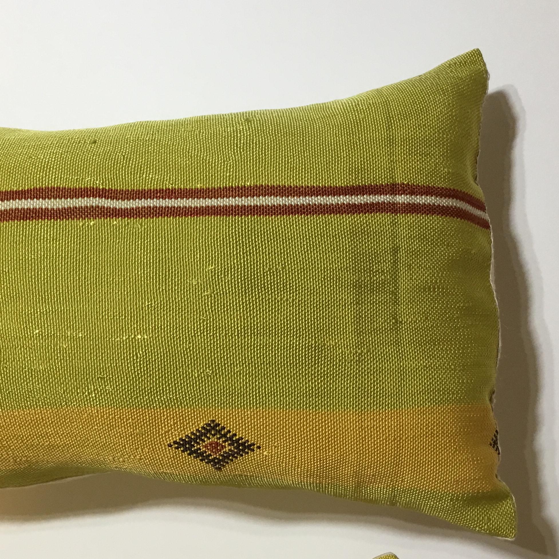 Pair of Cactus Silk Pillows In Good Condition In Delray Beach, FL