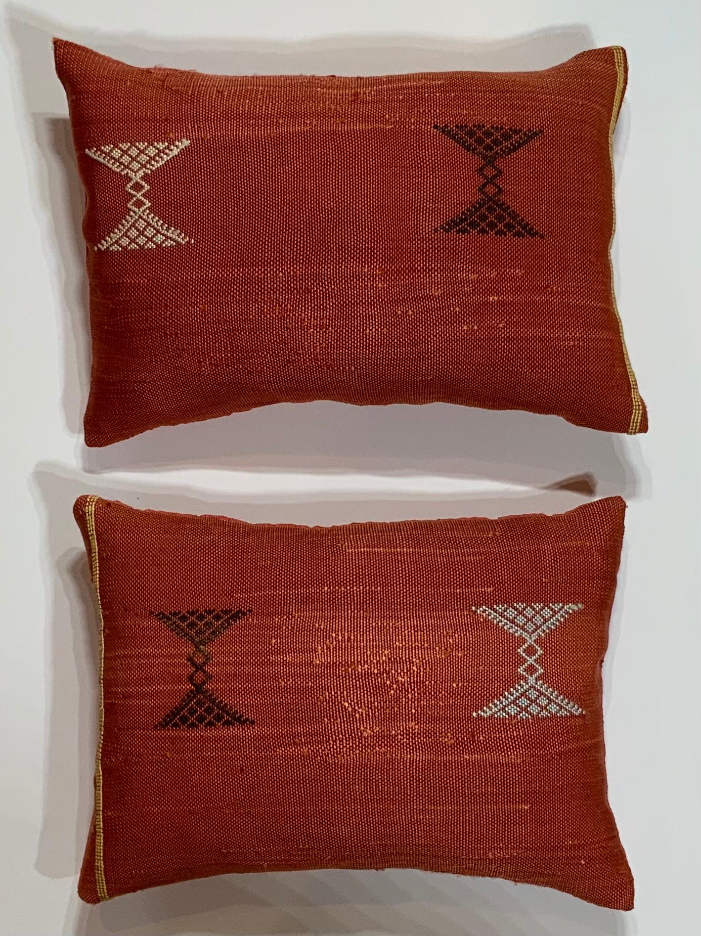 Beautiful pair of pillows made of handwoven flat-weave textile with multi-colors geometric motifs on a red background, Fine silk backing frash inserts.
Sizes:
15” x 10”.5
14” x 10”.5.