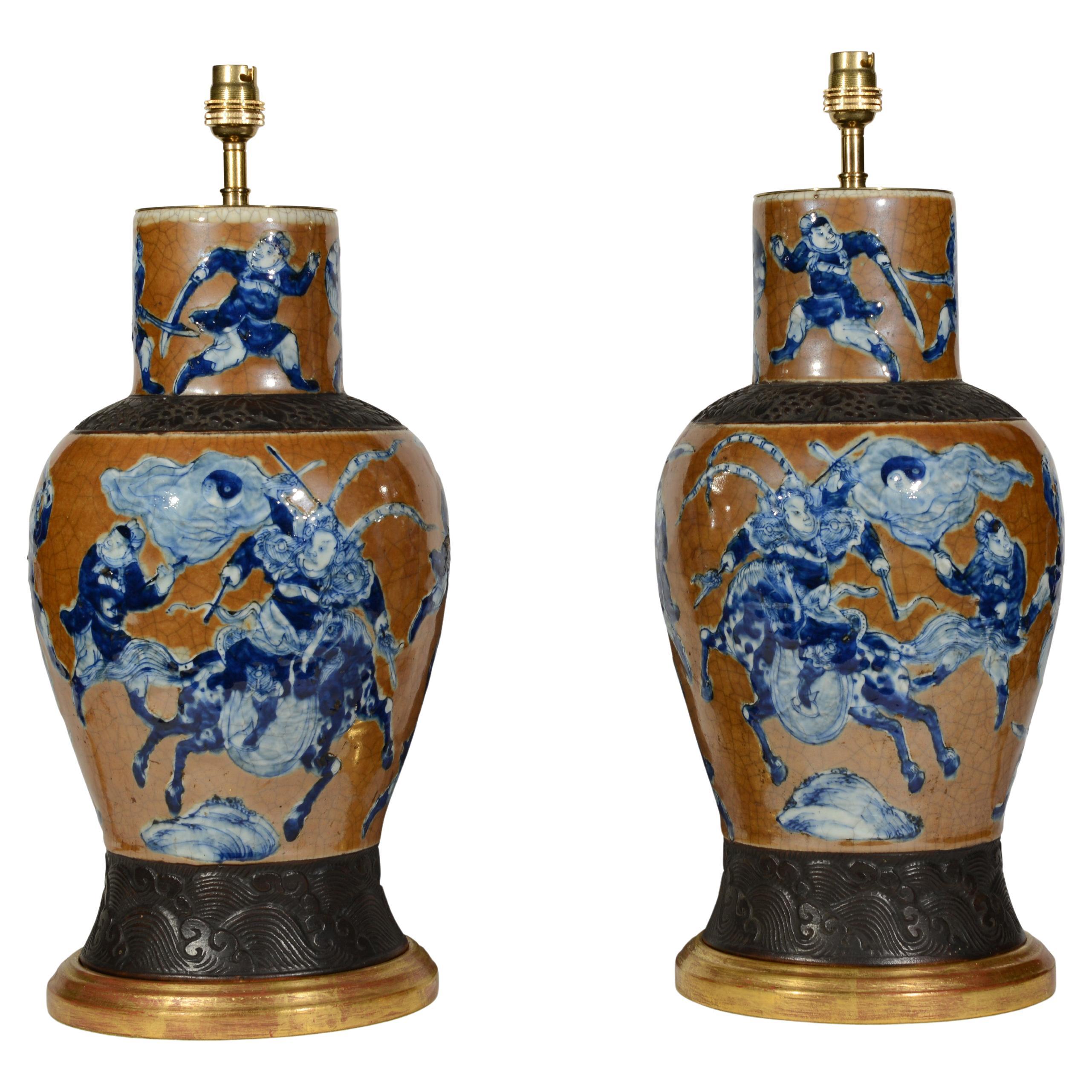 Paire de lampes de table Cafe au Lait en céramique chinoise du 19e siècle en vente