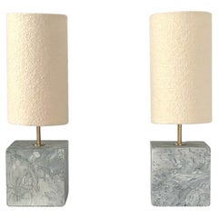 Paire de lampes de bureau Small, en marbre Calacatta et bouclette coexistante par Slash Objects