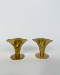 Pareja de candelabros de lirio de cala Carl Einar Borgström Latón Ystad Metall Suecia