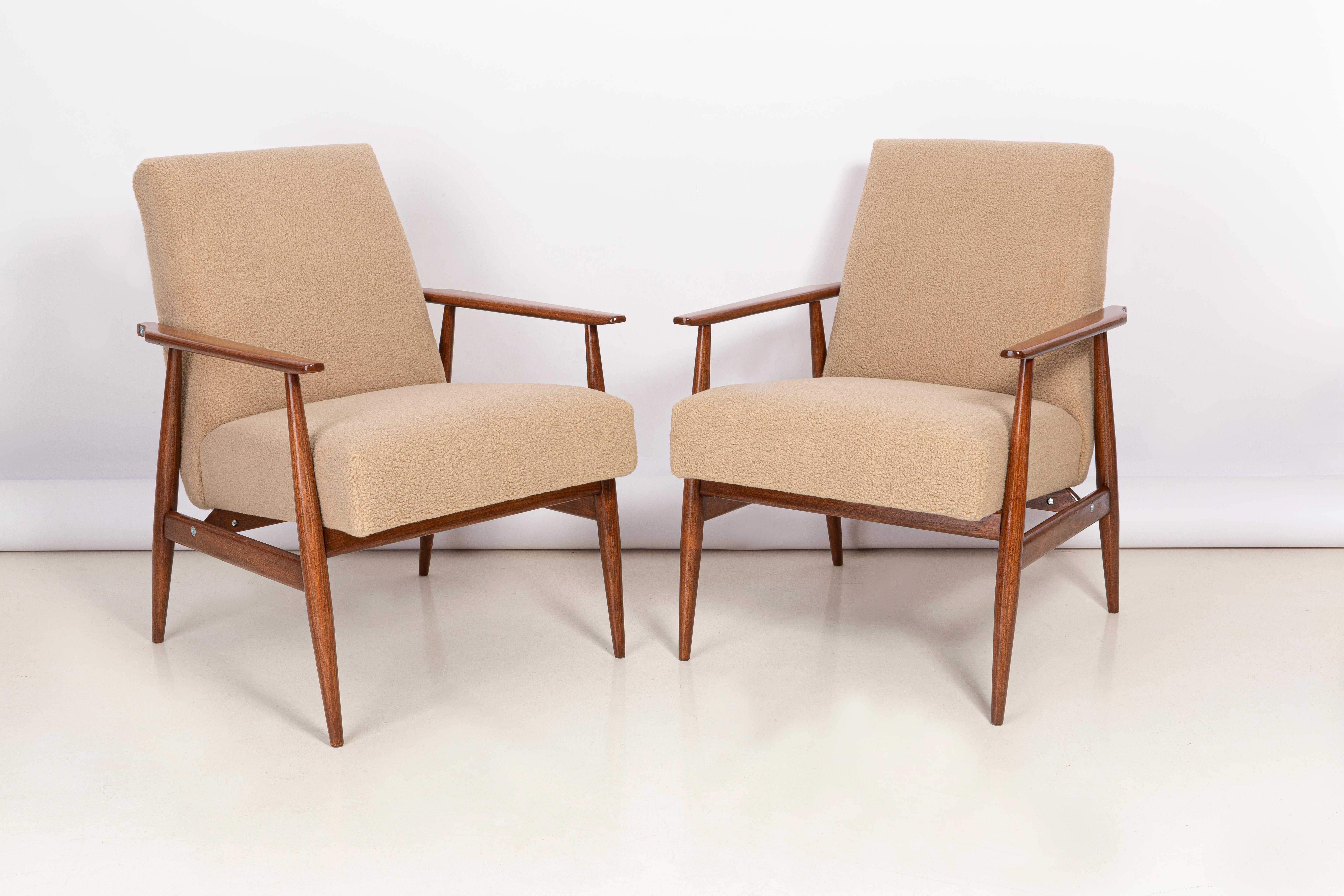 A pair of camel bouclé armchairs, designed by Henryk Lis. Furniture after full carpentry and upholstery renovation. The armchairs will be perfect in Minimalist spaces, both private and public. 

Upholstery - faux fur has a structure reminiscent of