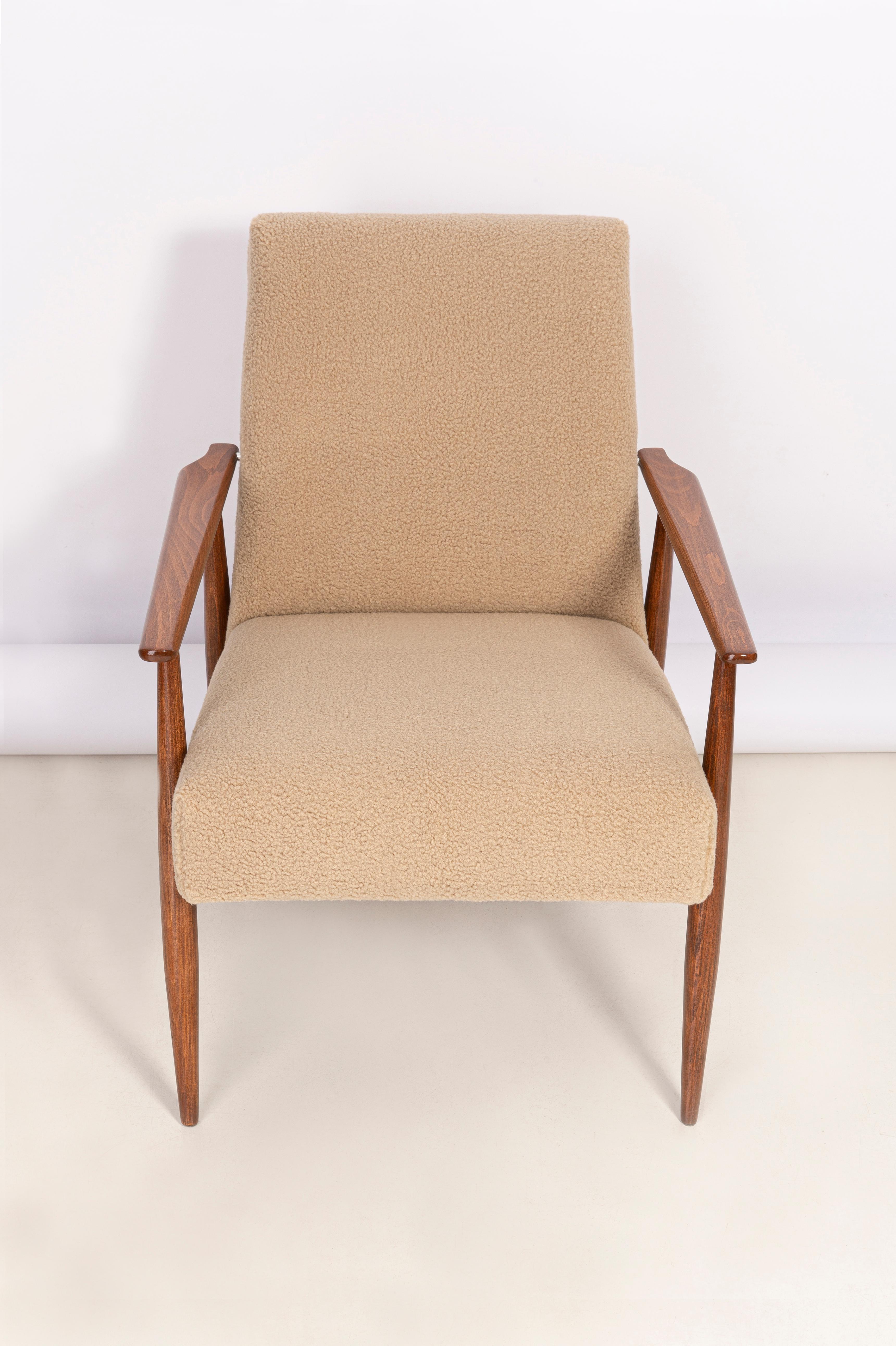 Mid-Century Modern Pair of Camel Bouclé Dante Armchairs, H. Lis, 1960s For Sale