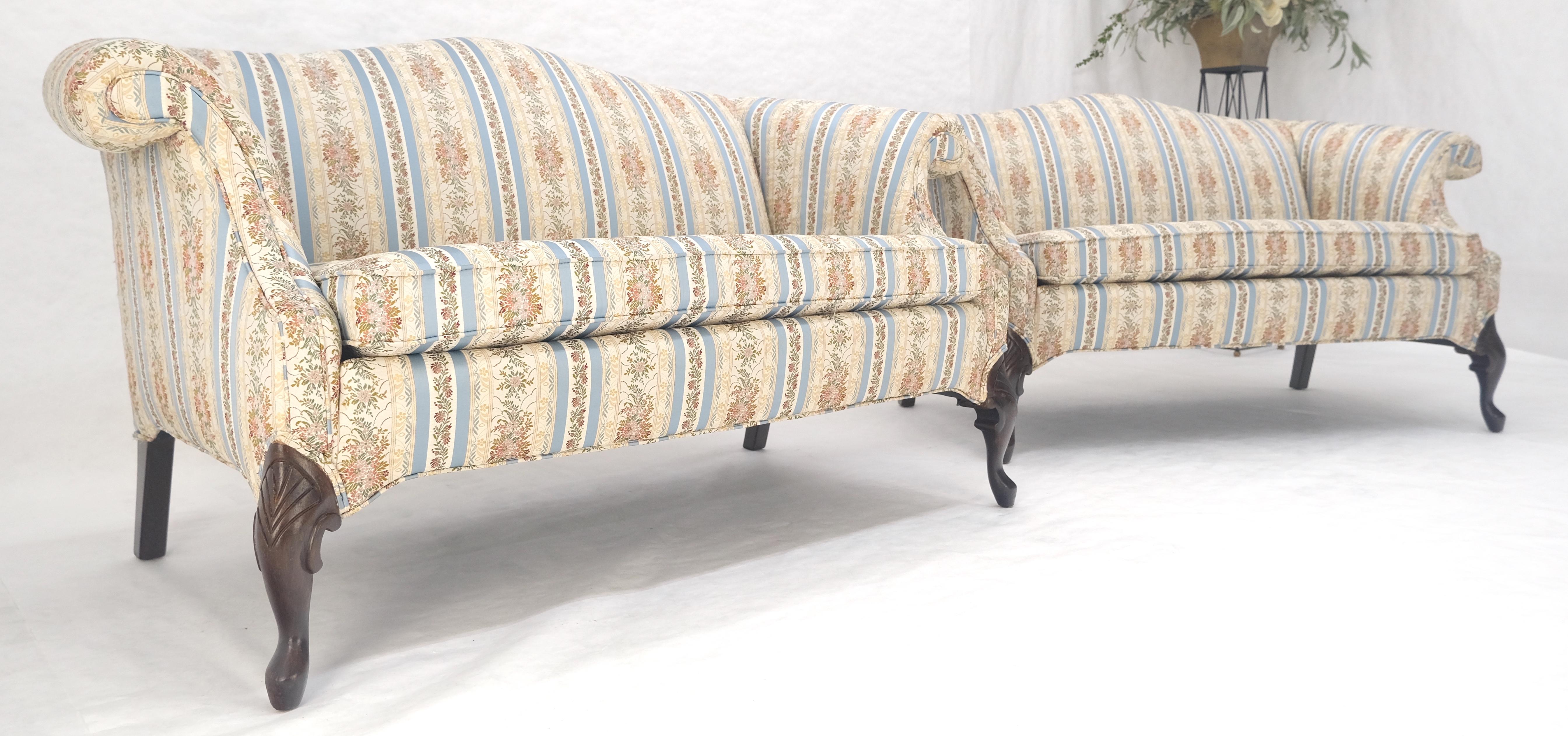 Coppia di poltrone Camelback Tappezzeria a righe blu e bianche e floreale MINT! in vendita 4