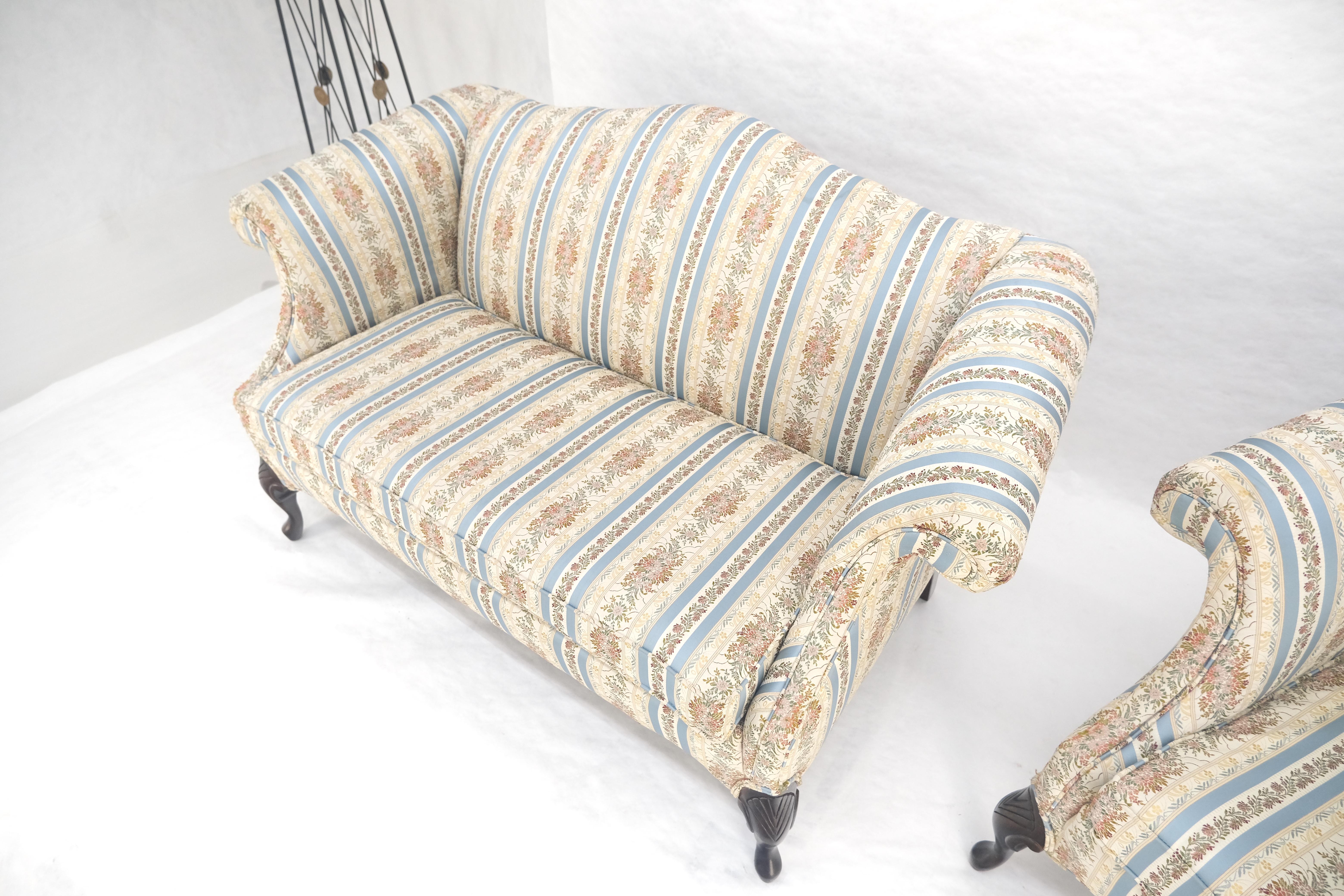 Coppia di poltrone Camelback Tappezzeria a righe blu e bianche e floreale MINT! in vendita 8