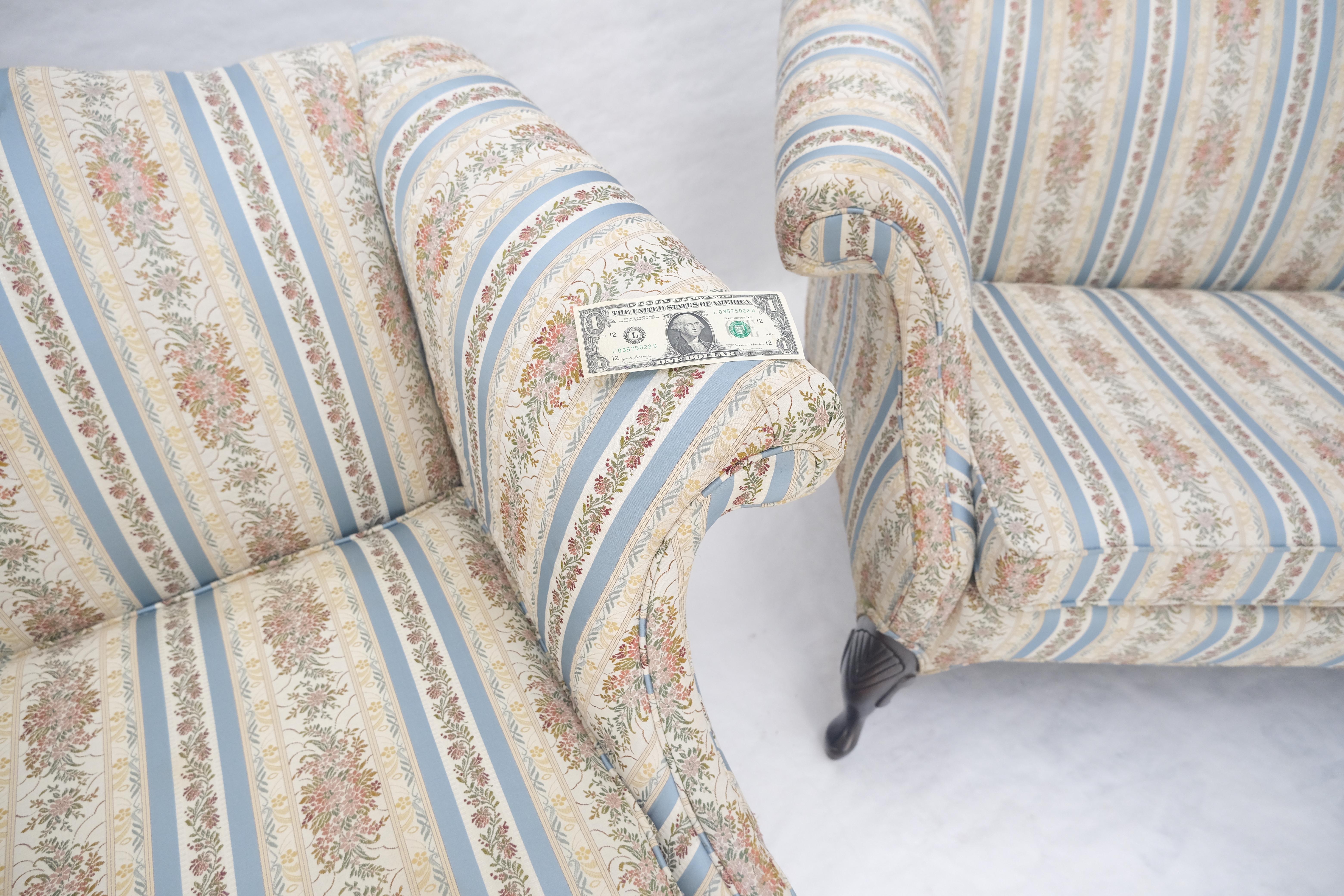 Coppia di poltrone Camelback Tappezzeria a righe blu e bianche e floreale MINT! in vendita 11