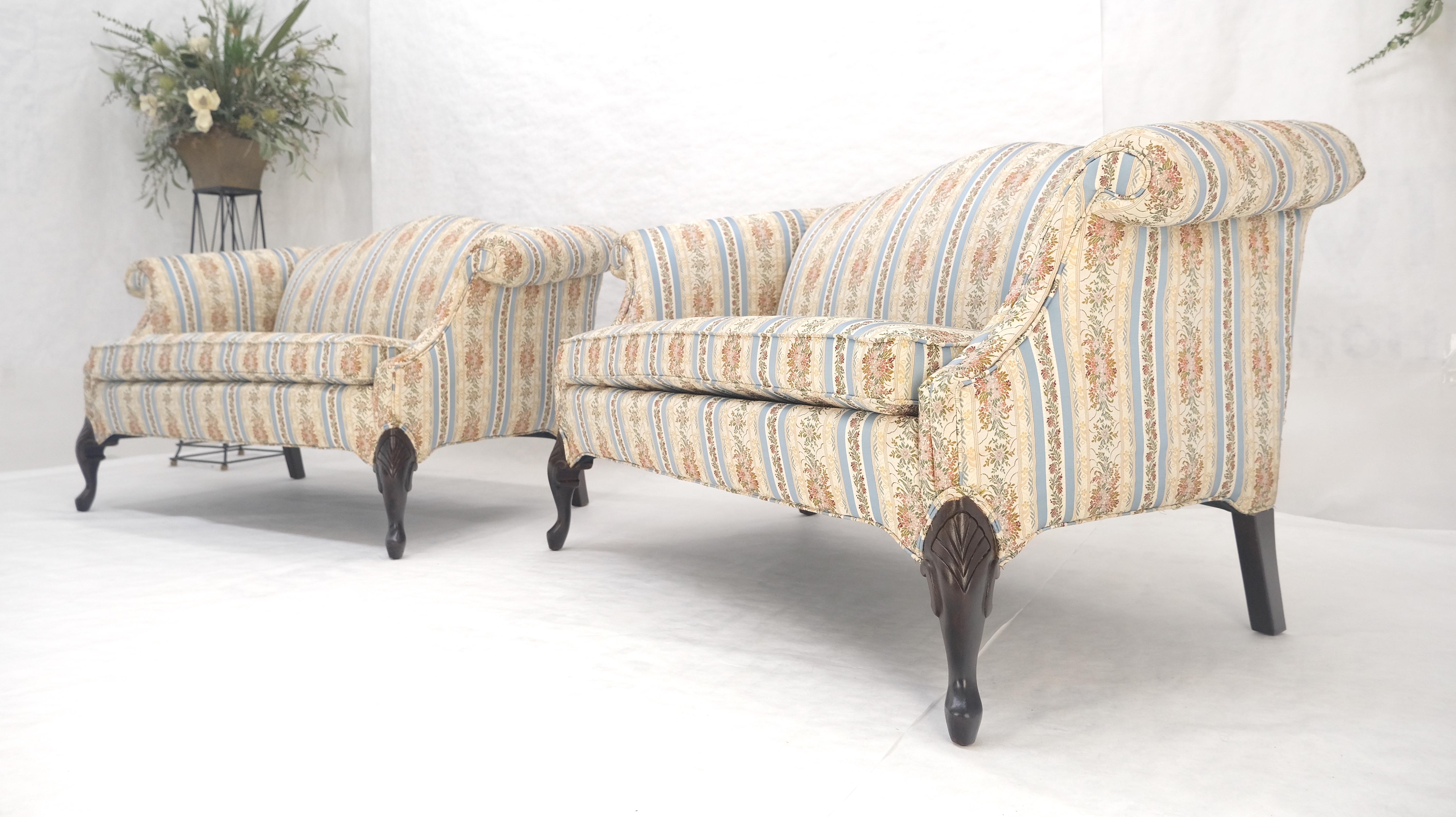 Coppia di poltrone Camelback Tappezzeria a righe blu e bianche e floreale MINT! in vendita 1