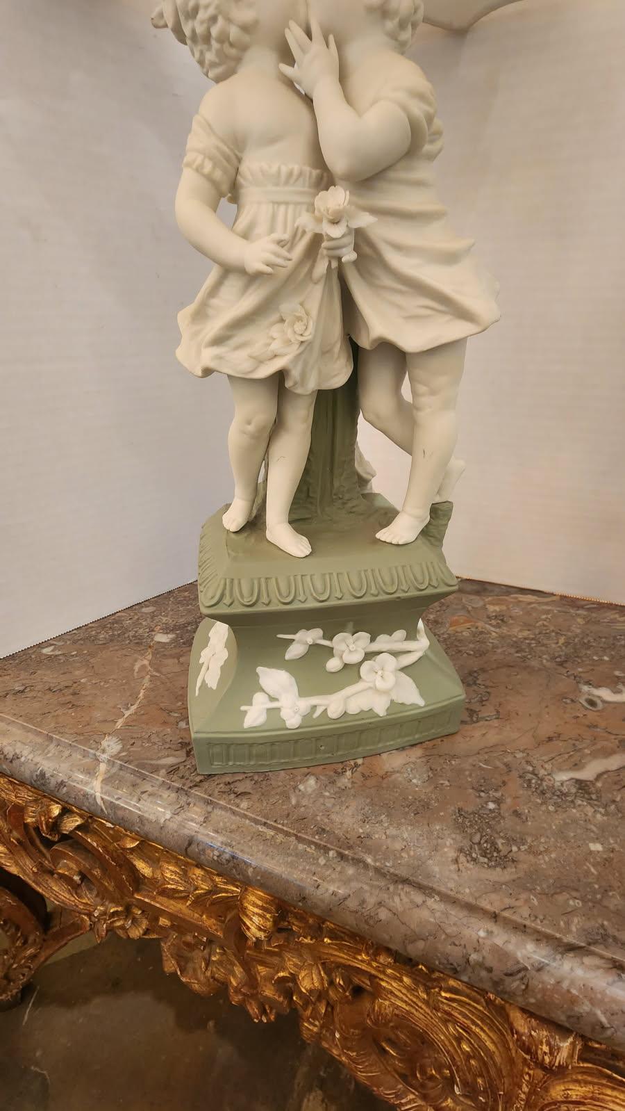 Néoclassique Paire de lampes en porcelaine de style jaspe camée en vente