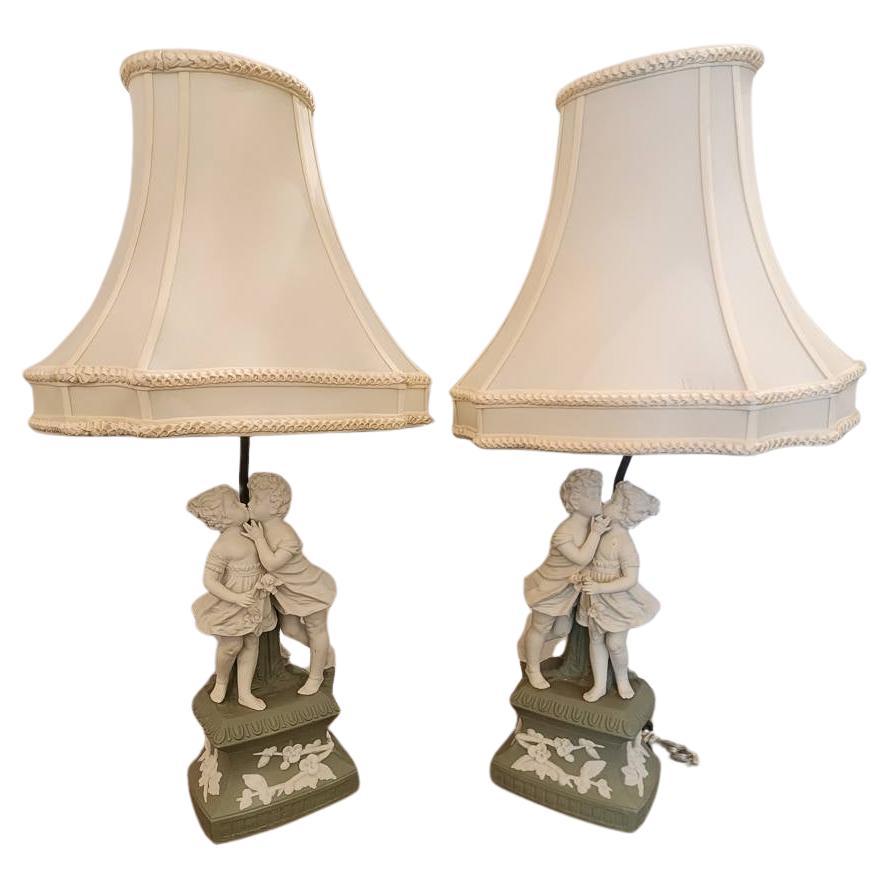 Paire de lampes en porcelaine de style jaspe camée