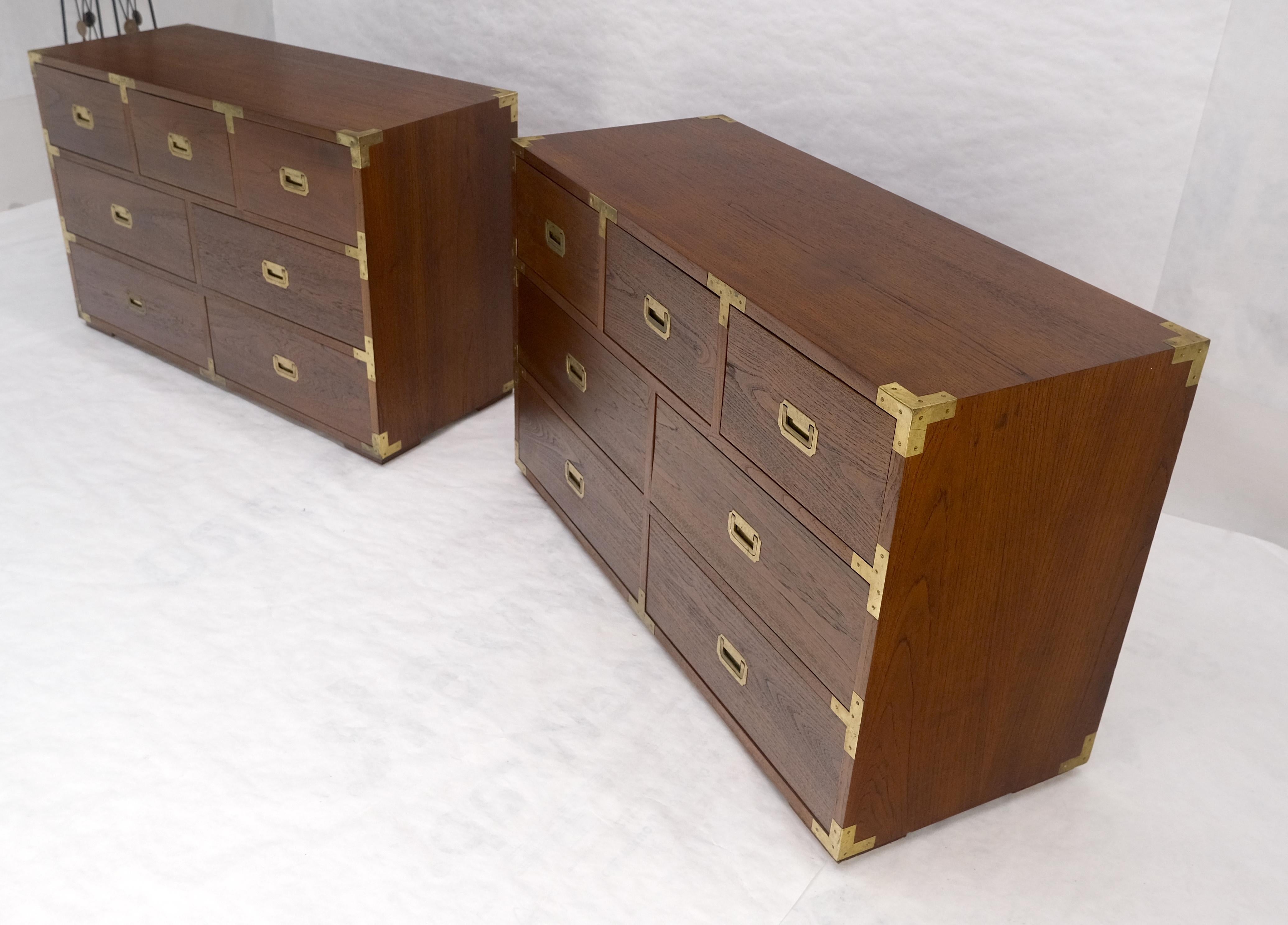 Coppia di cassettiere a coda di rondine in teak massiccio Campaigner Credenza Brass MINT! in vendita 2