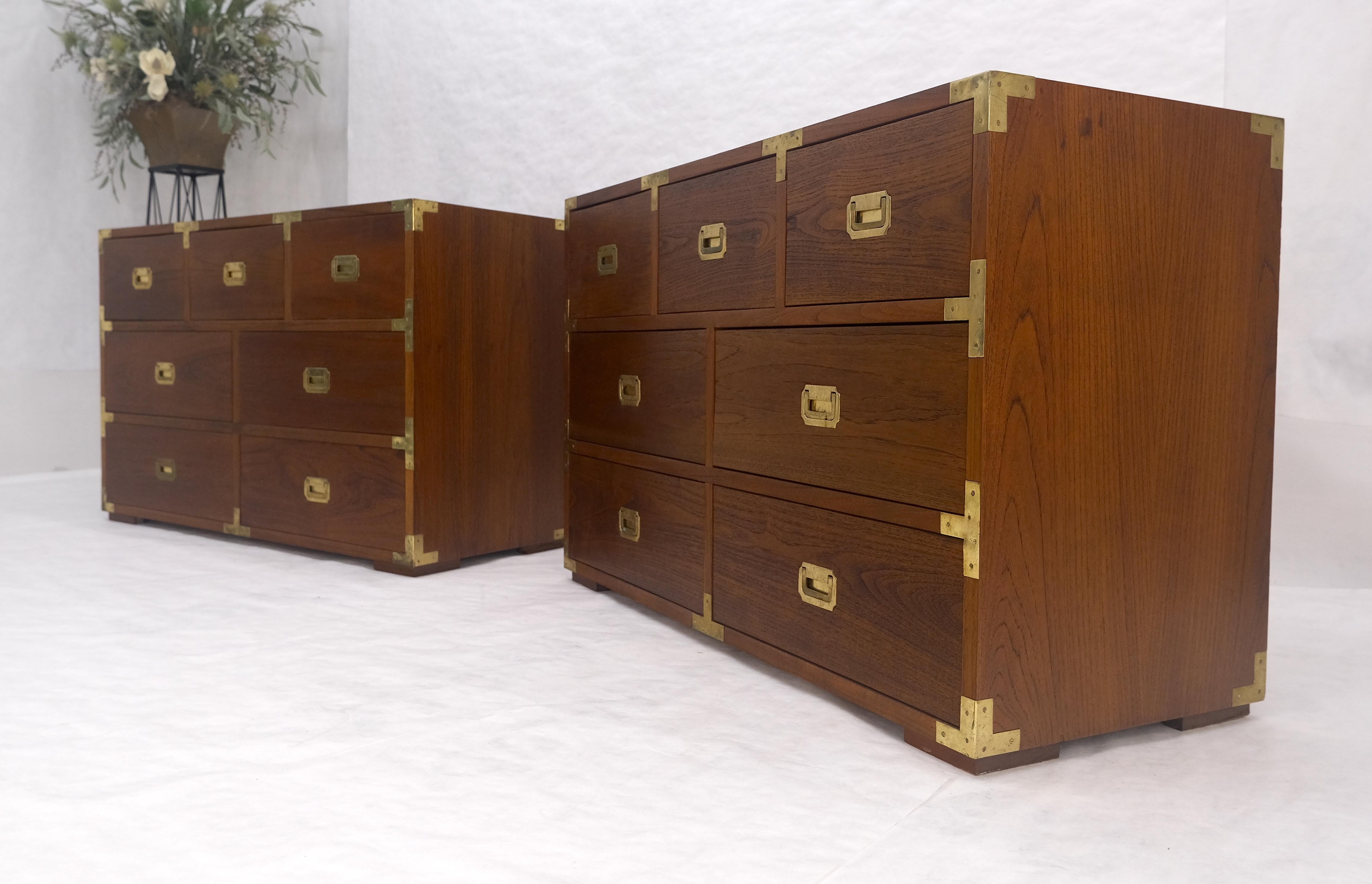 Coppia di cassettiere a coda di rondine in teak massiccio Campaigner Credenza Brass MINT! in vendita 3