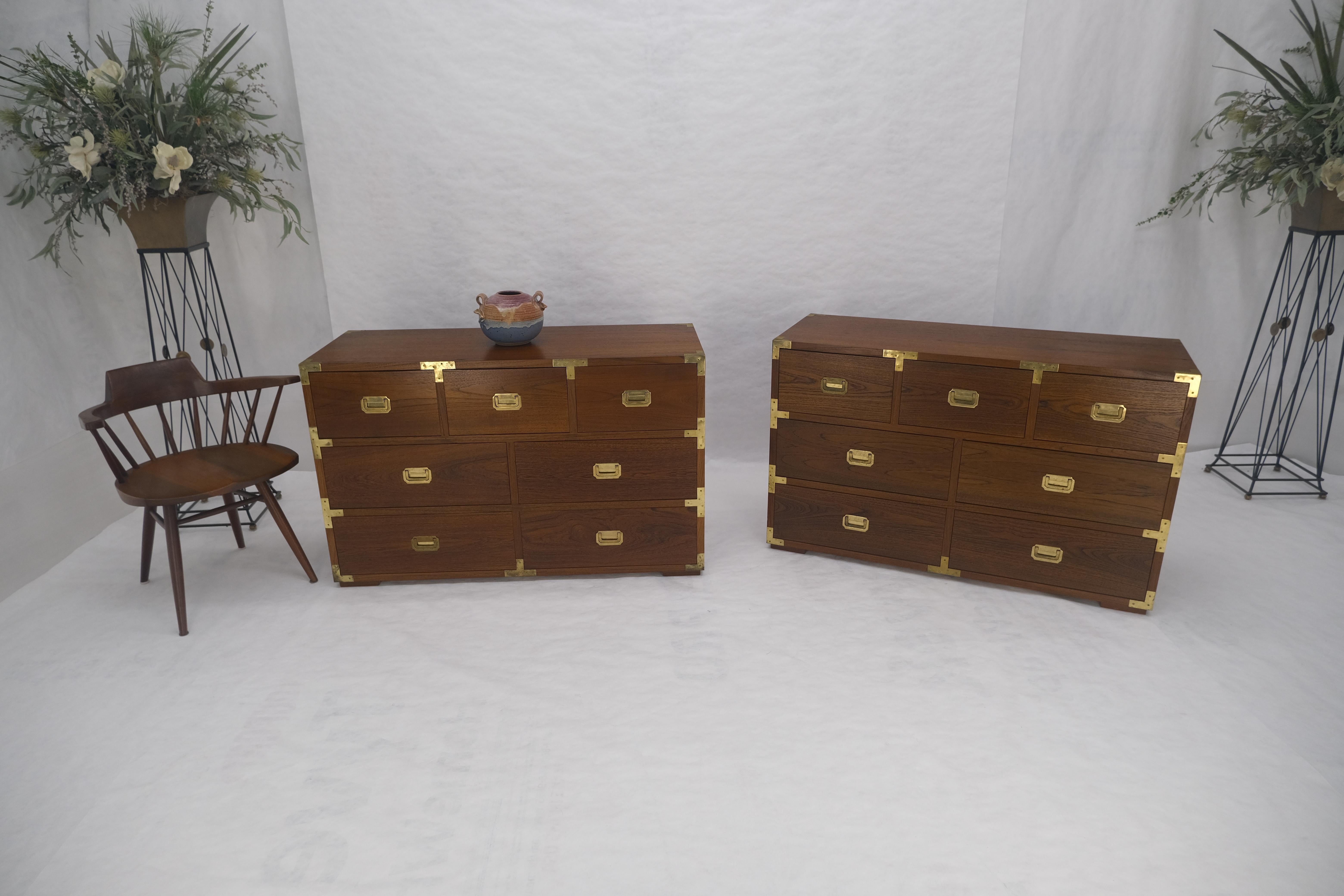 Coppia di cassettiere a coda di rondine in teak massiccio Campaigner Credenza Brass MINT! in vendita 6