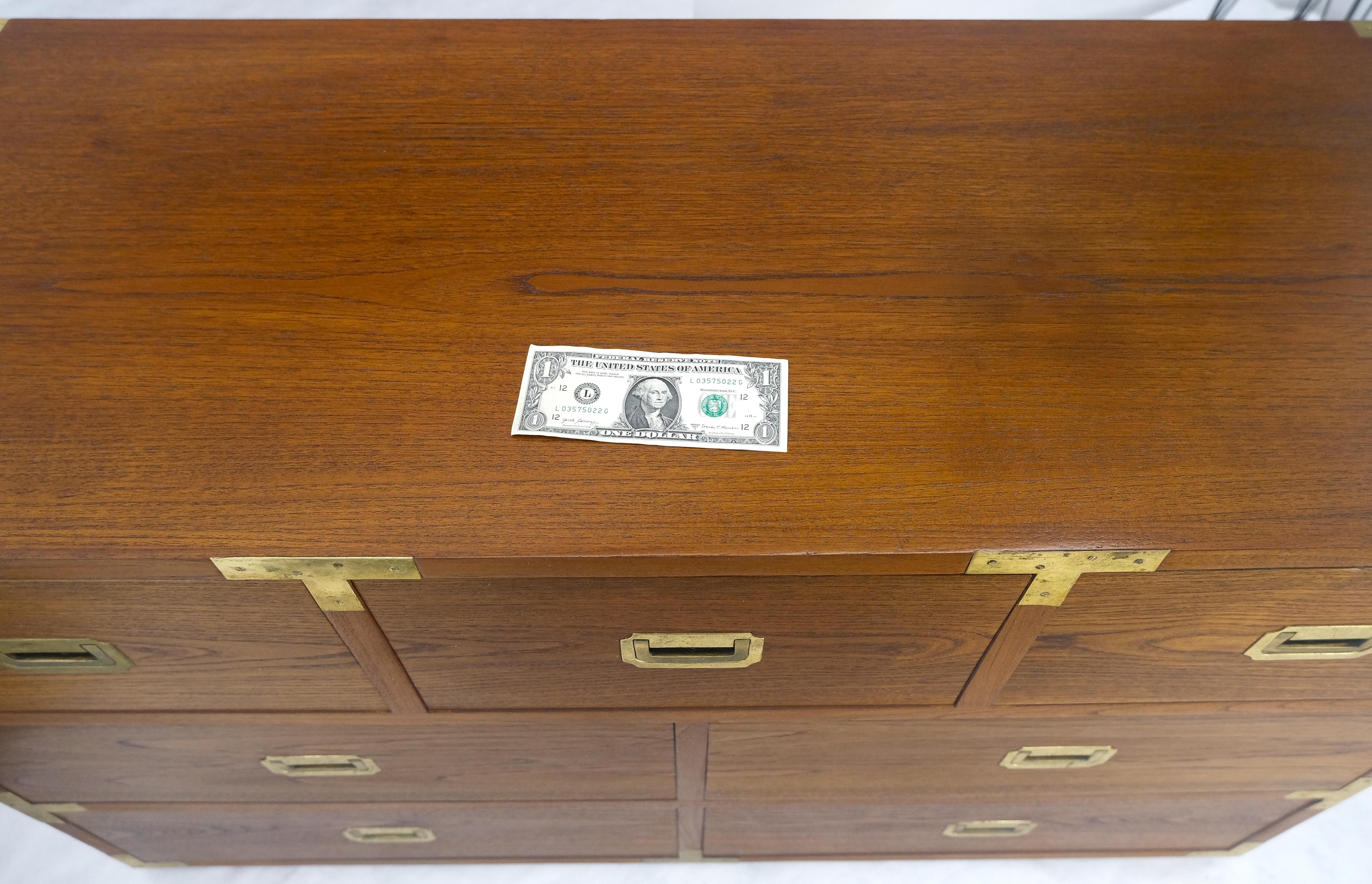 Coppia di cassettiere a coda di rondine in teak massiccio Campaigner Credenza Brass MINT! in vendita 1