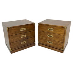 Paire de tables d
appoint / tables de nuit de style Campaigner par Drexel Circa 1960s