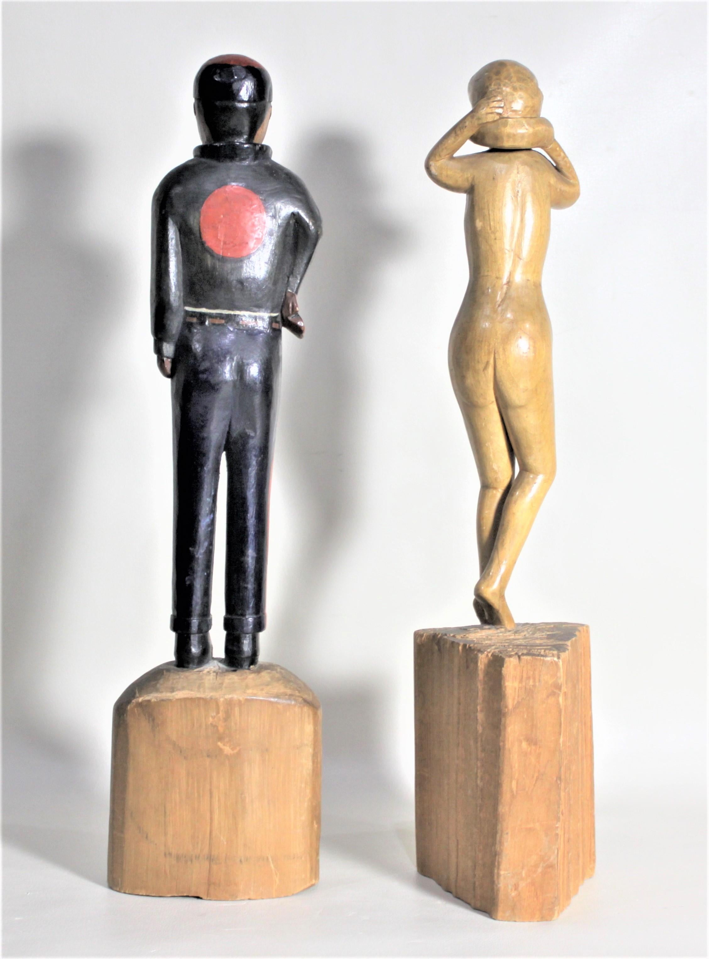 Paar geschnitzte Figuren oder Skulpturen aus dem japanischen Internierungslager nach kanadischer Volkskunst (Handgeschnitzt) im Angebot