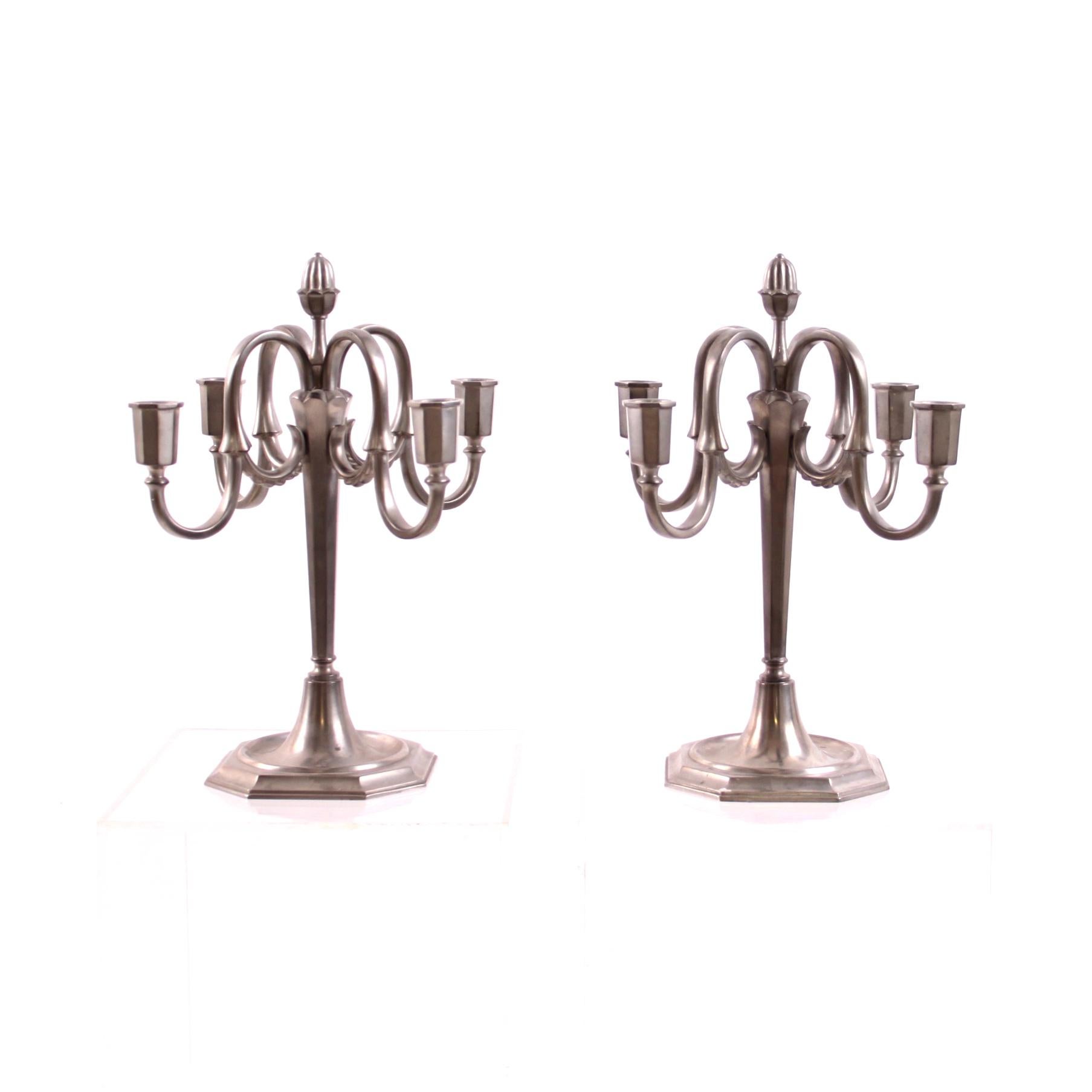Scandinavo moderno Coppia di candelabri JL Hultman per Svenskt Tenn, peltro, Svezia anni '30 in vendita
