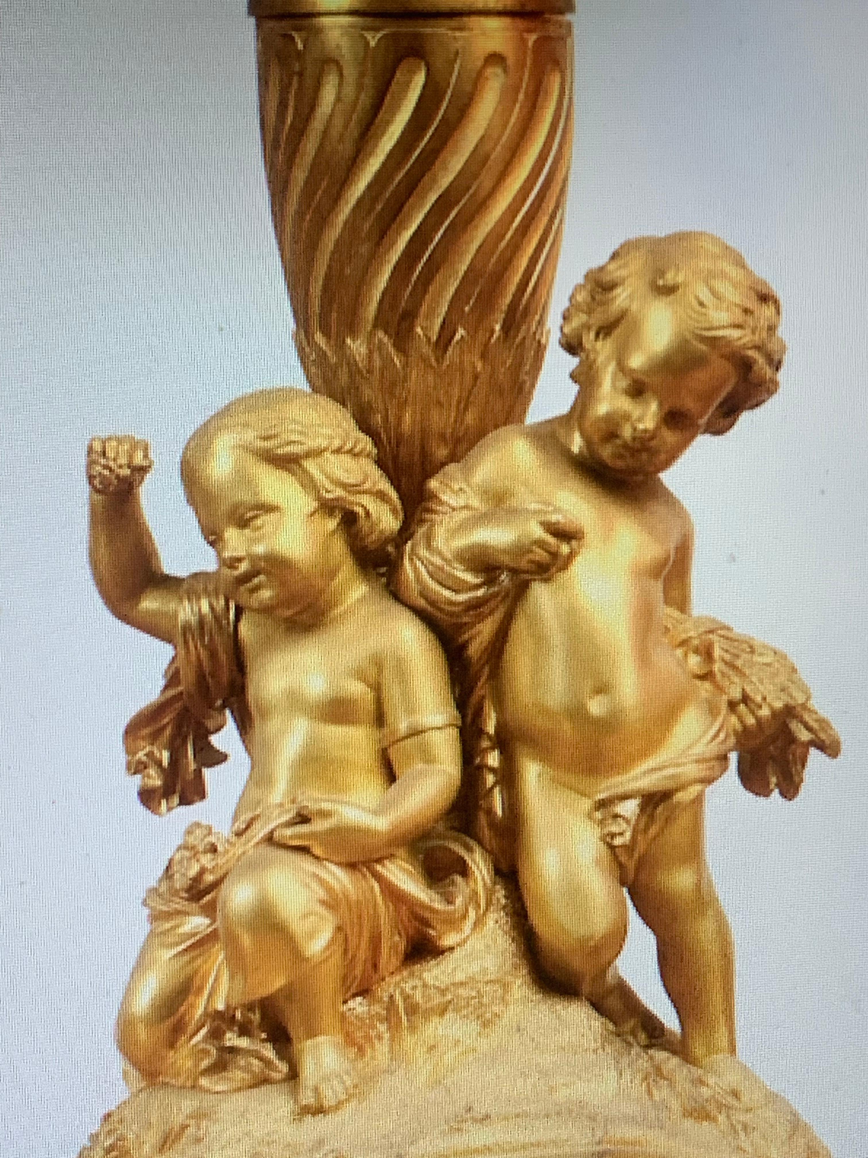 Paar Kandelaber aus Bronze mit Putten (Louis XV.) im Angebot