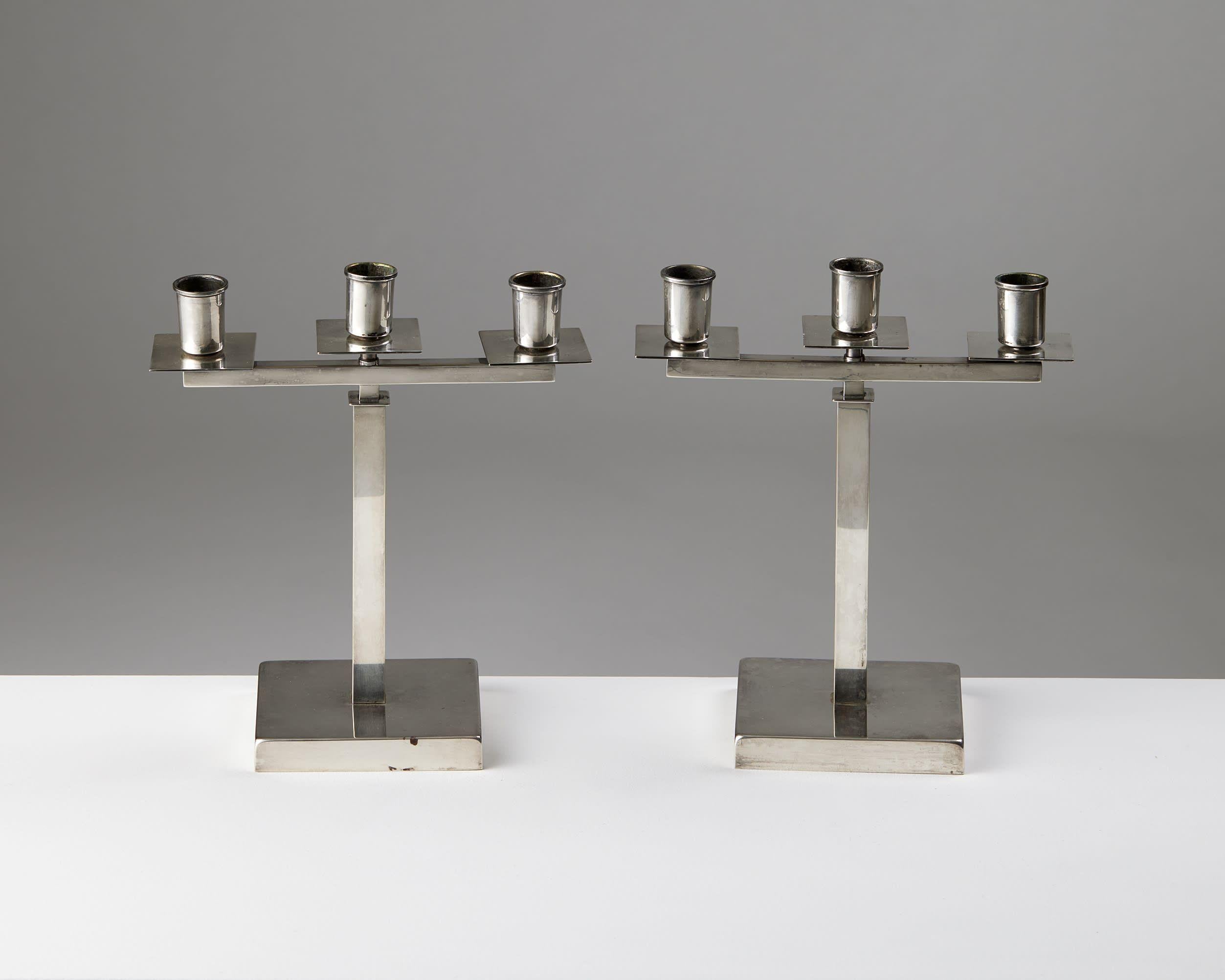 Pair of candelabras designed by Rolf Engströmer for Fabriksaktiebolaget Kronsilver
1930s.



H: 23 cm / 9