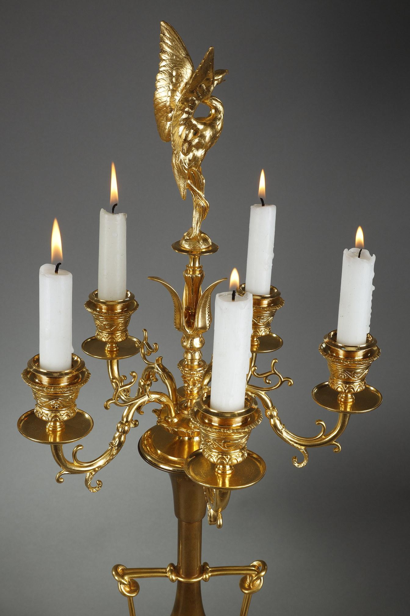 Doré Paire de candélabres en bronze doré en vente