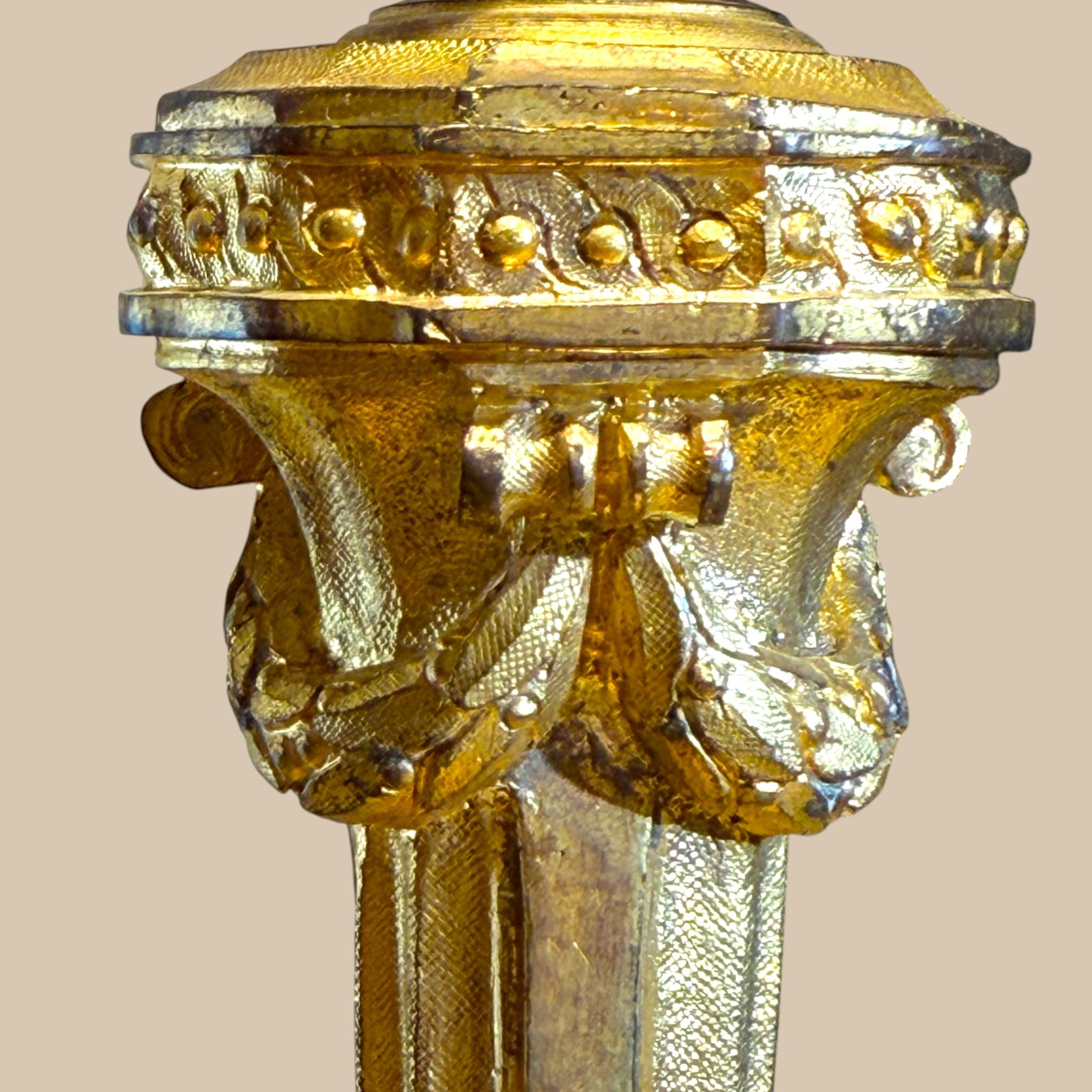 Coppia di candelabri in stile Luigi XVI in bronzo dorato, XIX secolo in vendita 4
