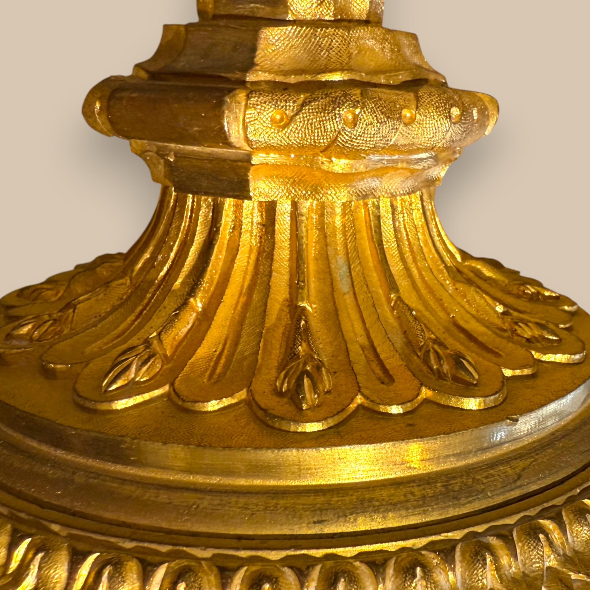 Coppia di candelabri in stile Luigi XVI in bronzo dorato, XIX secolo in vendita 6