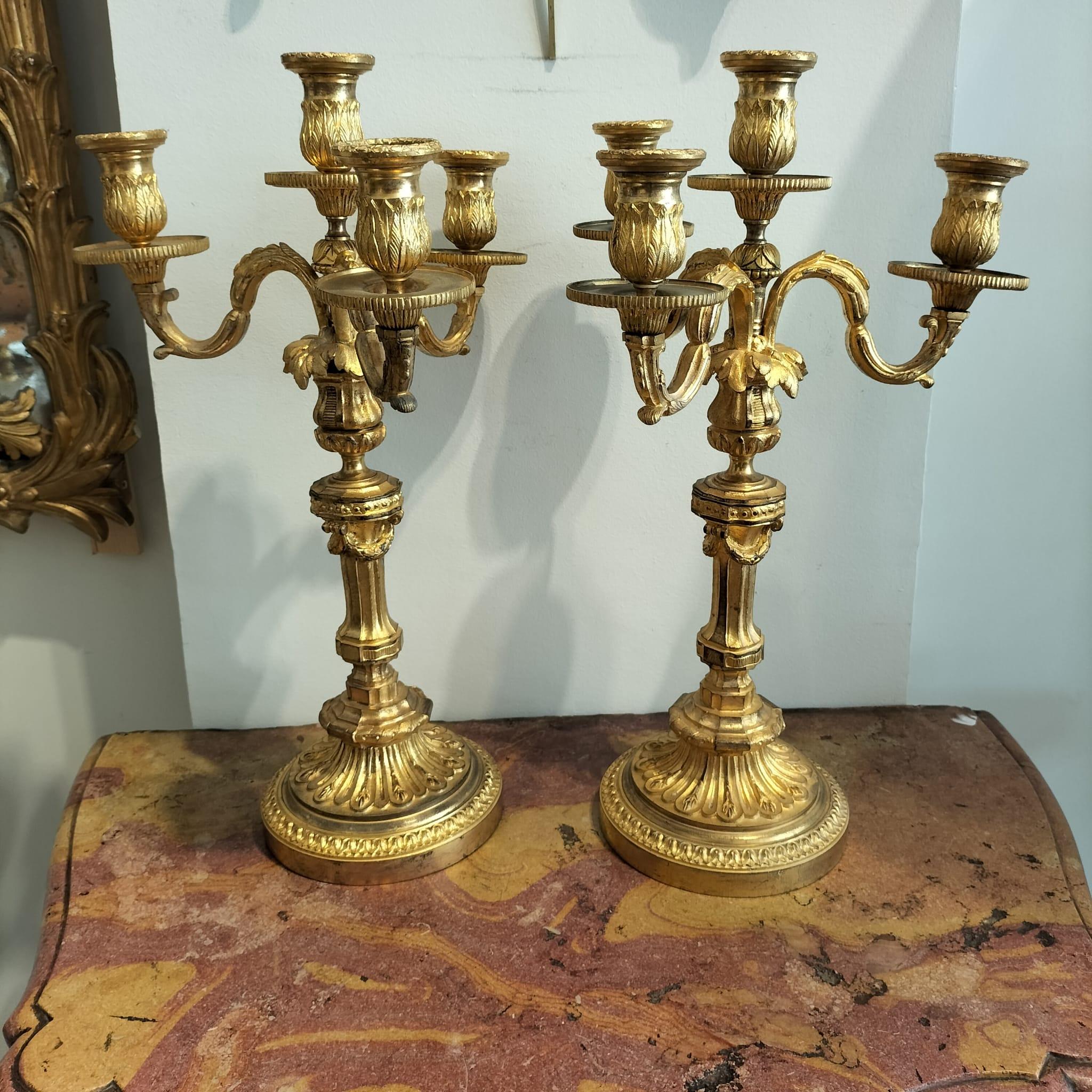 Coppia di candelabri in stile Luigi XVI in bronzo dorato, XIX secolo in vendita 10