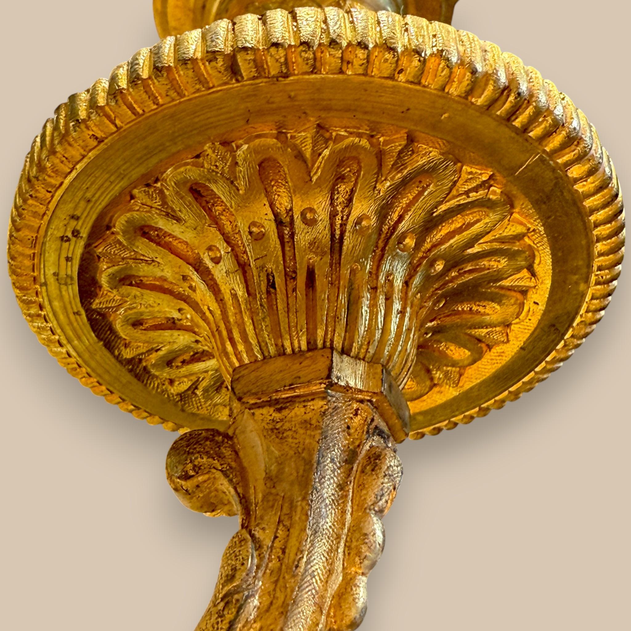 Coppia di candelabri in stile Luigi XVI in bronzo dorato, XIX secolo in vendita 2