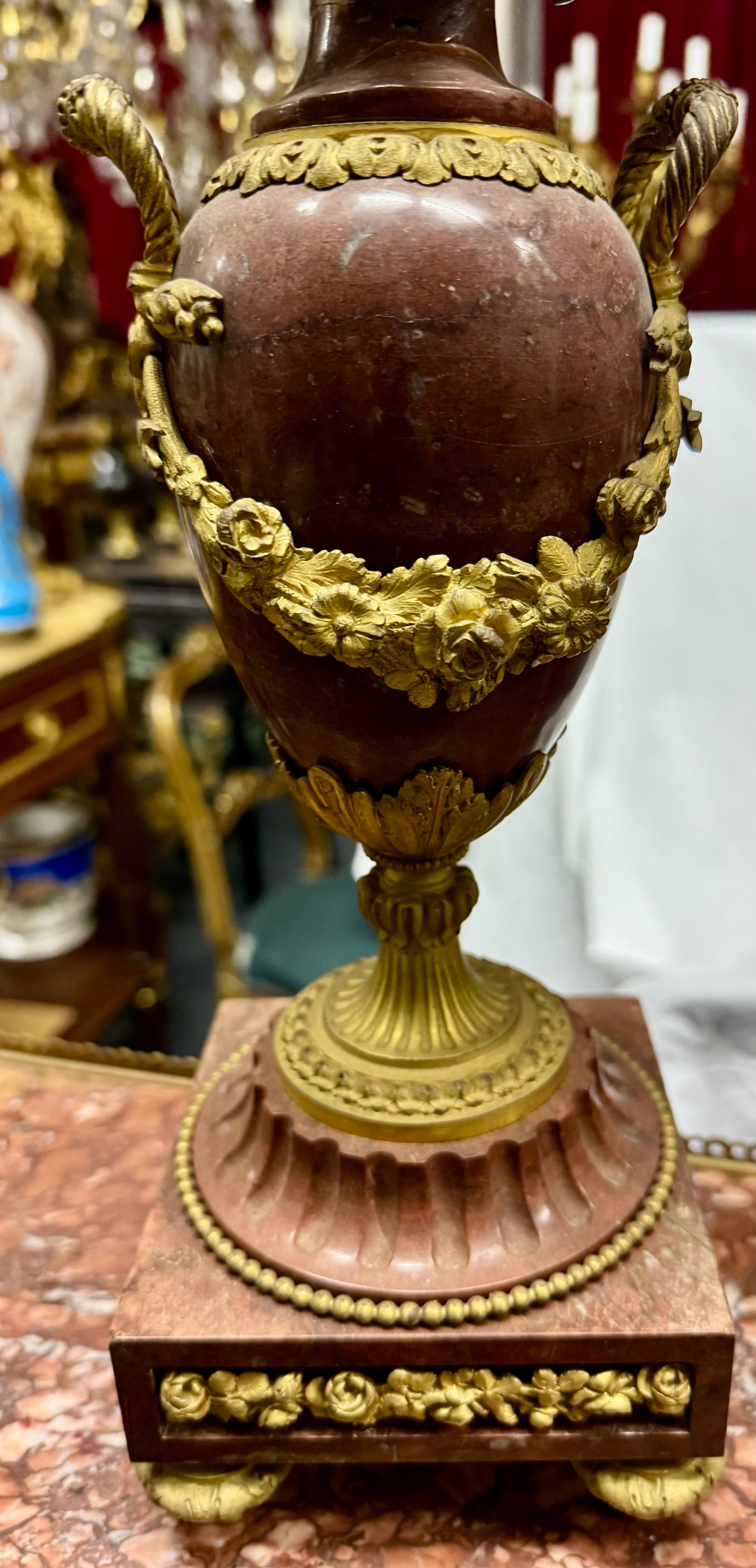 Fine XIX secolo Coppia di candelabri in marmo e bronzo in vendita